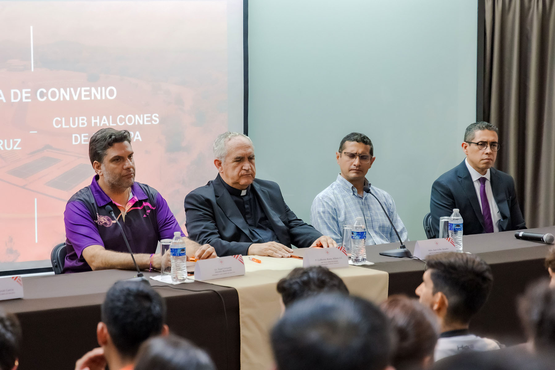 21 / 38 - Firma de Convenio con el Club Halcones de Xalapa