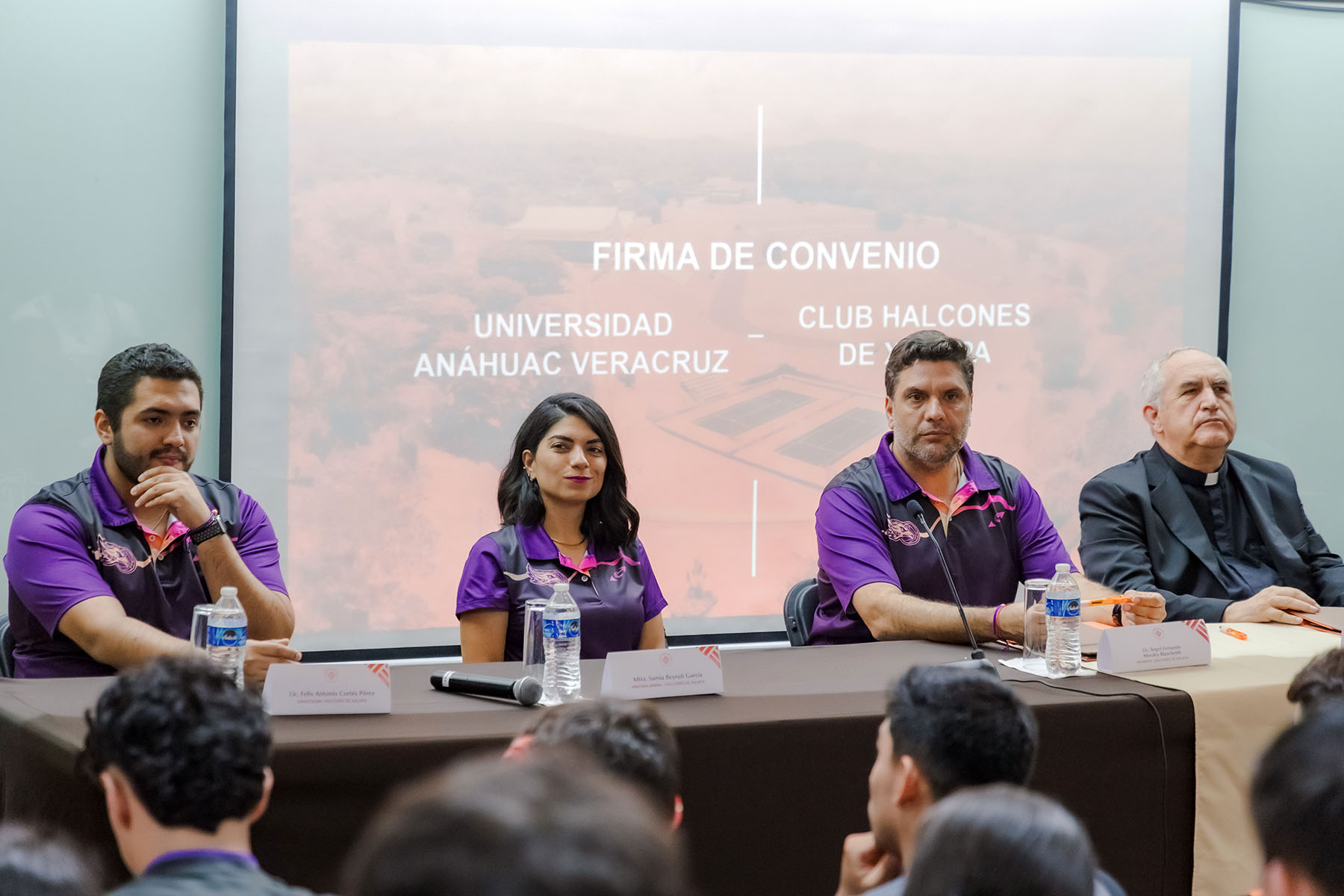 22 / 38 - Firma de Convenio con el Club Halcones de Xalapa