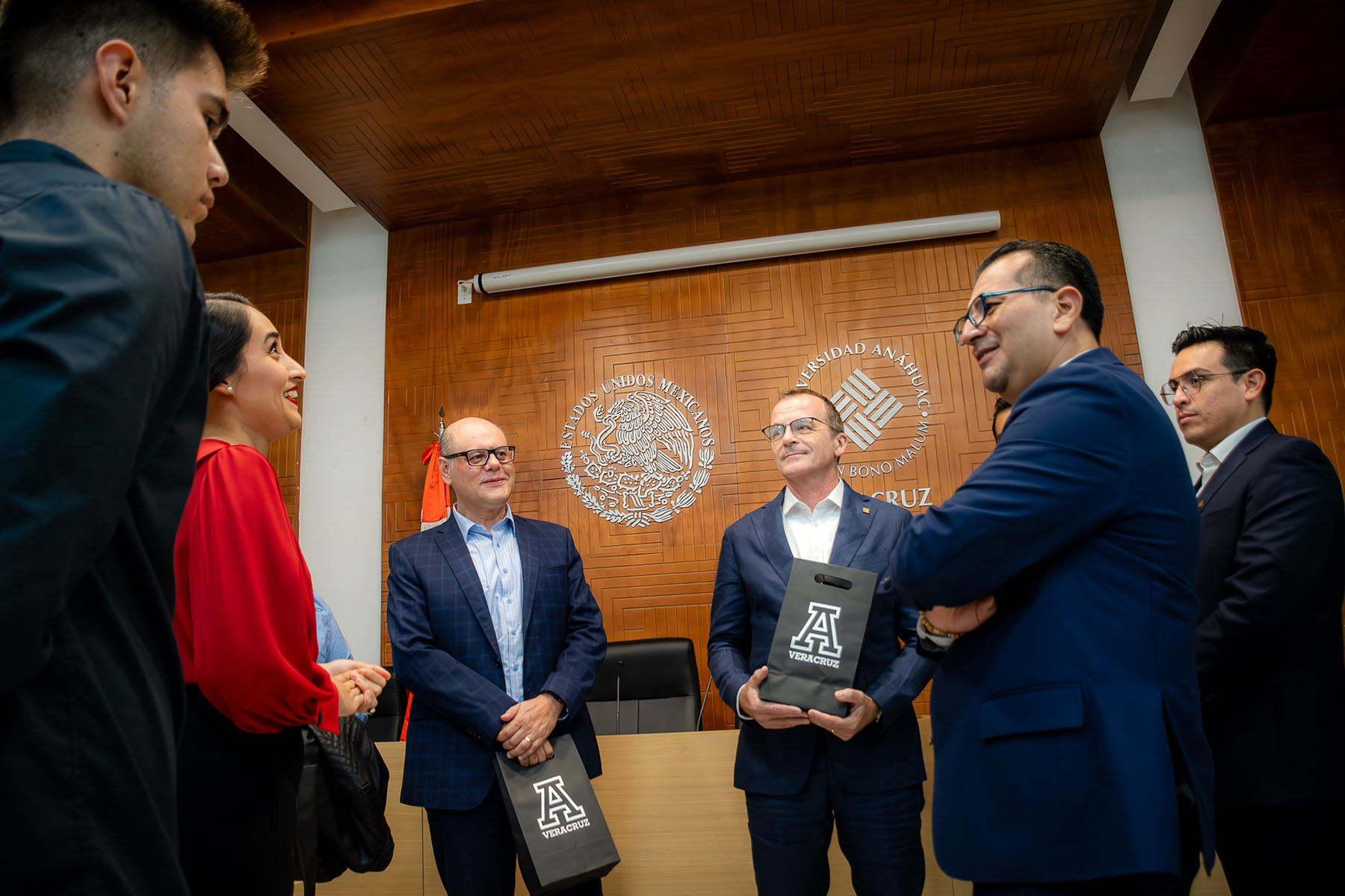 12 / 13 - Firma de Convenio de Colaboración con Fischer