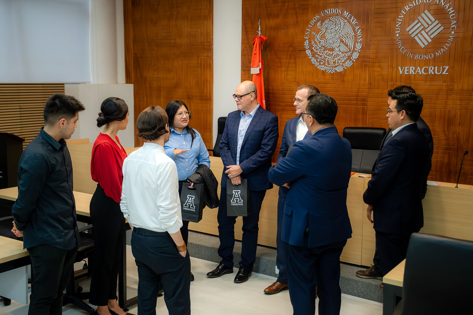 13 / 13 - Firma de Convenio de Colaboración con Fischer