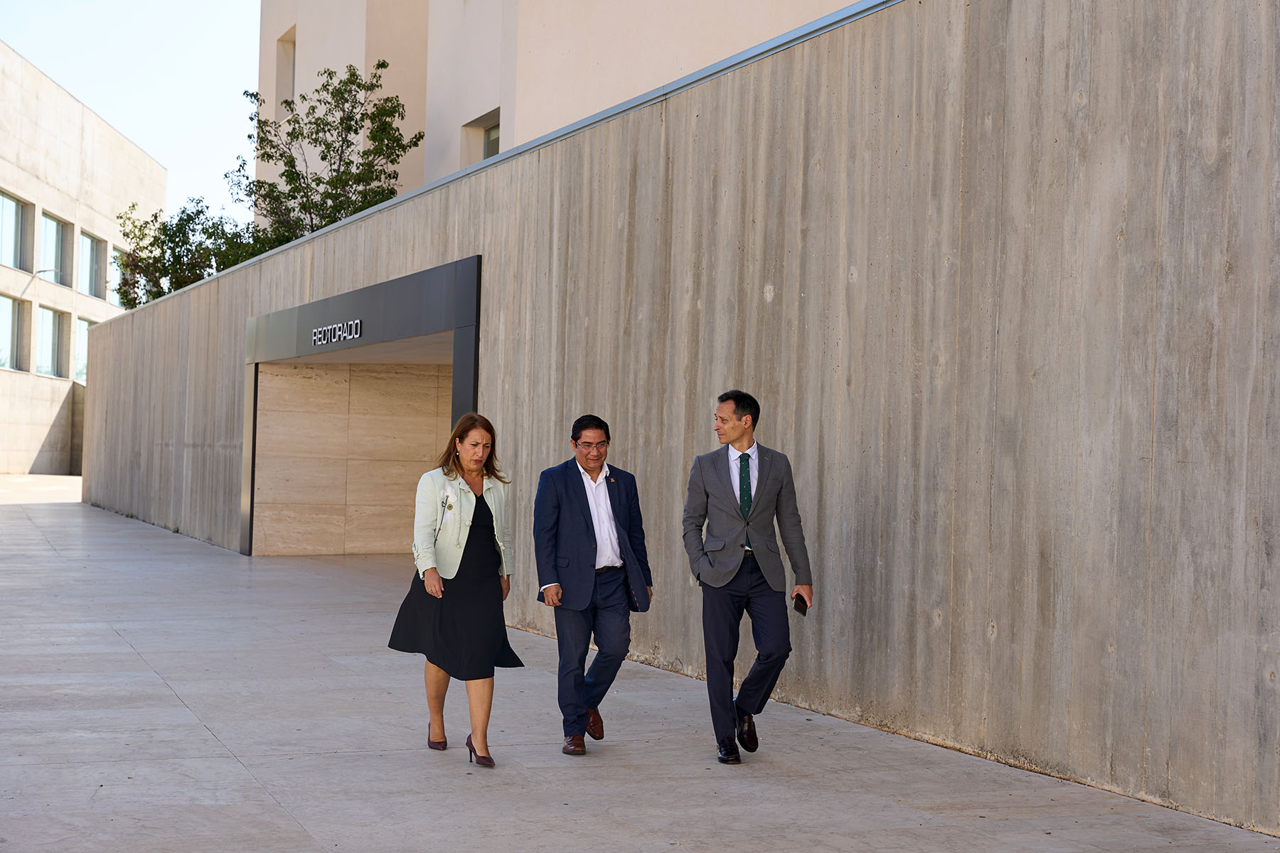 1 / 9 - Fortaleciendo Lazos Internacionales: Visita del Vicerrector a la Universidad San Jorge de Zaragoza