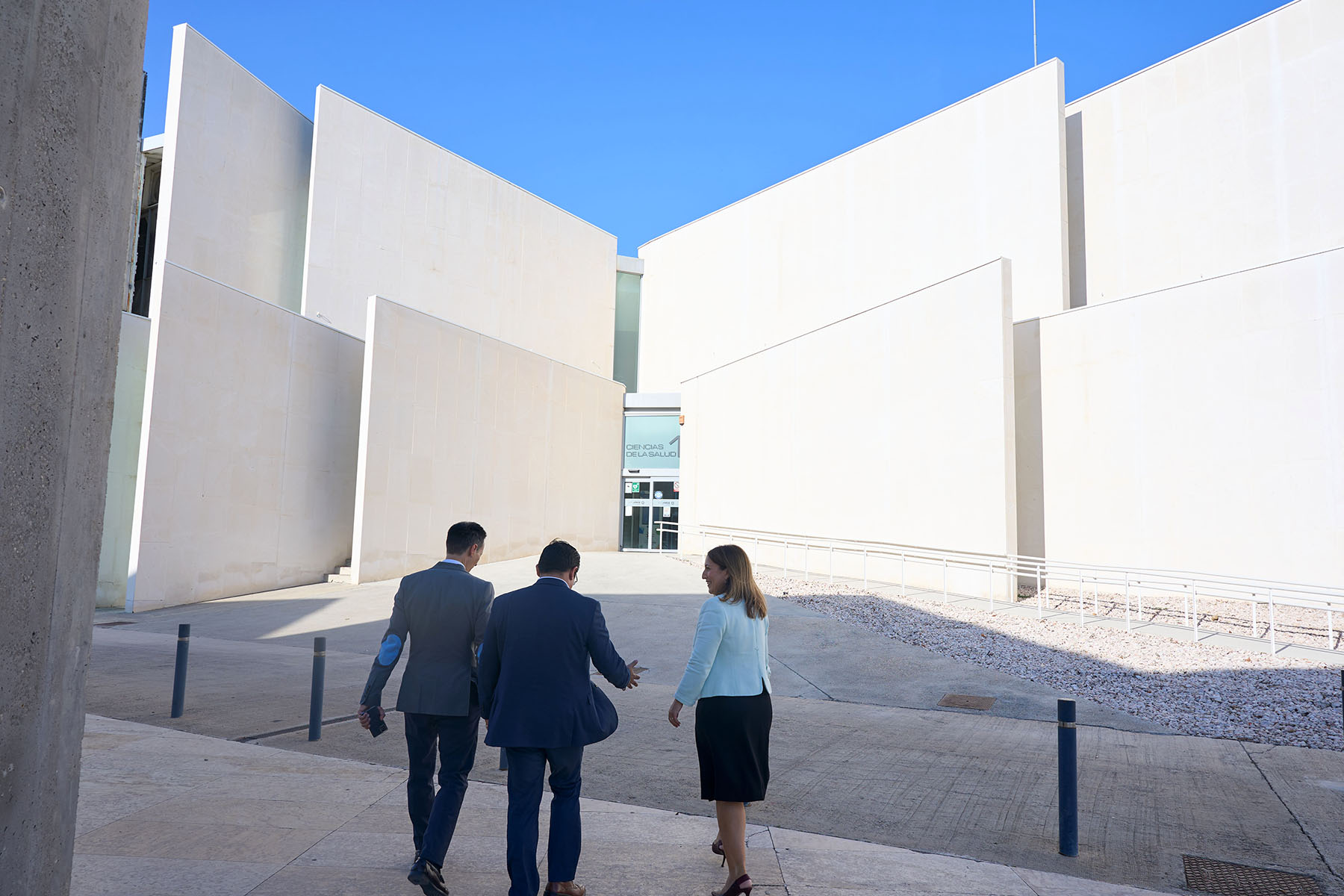 3 / 9 - Fortaleciendo Lazos Internacionales: Visita del Vicerrector a la Universidad San Jorge de Zaragoza