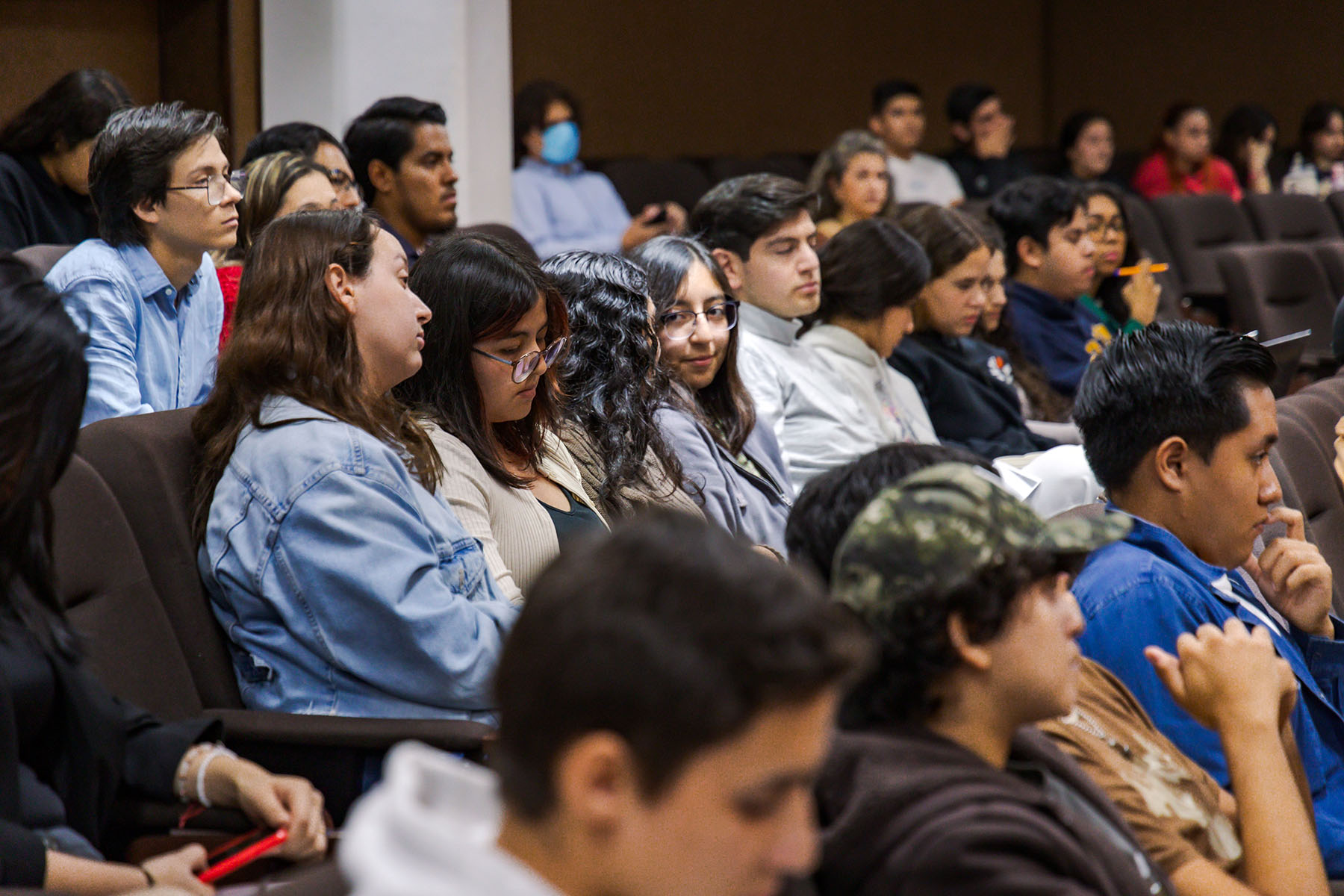 3 / 11 - Alumnos de la Escuela de Derecho Presentan el Foro Ética Profesional del Abogado