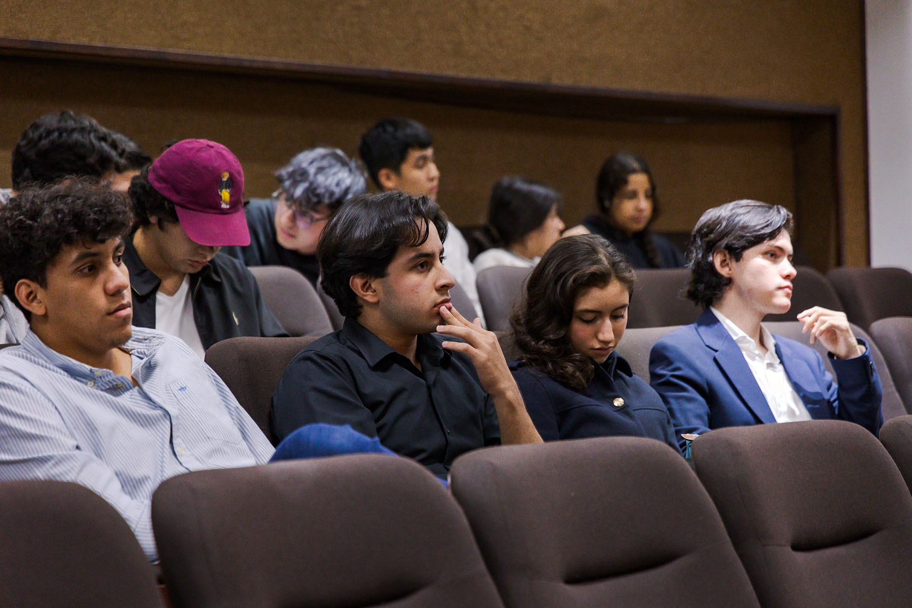 6 / 11 - Alumnos de la Escuela de Derecho Presentan el Foro Ética Profesional del Abogado