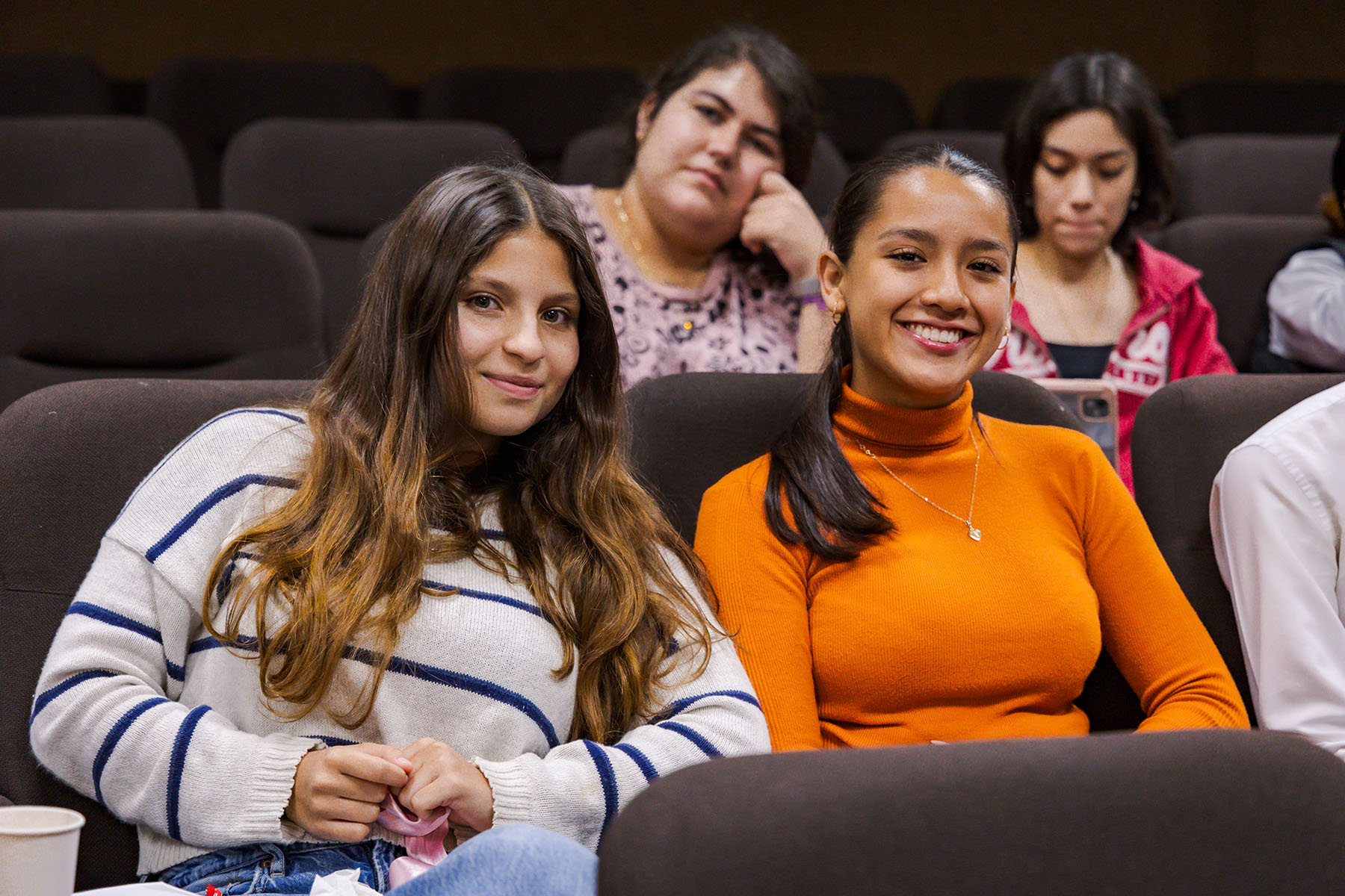 7 / 11 - Alumnos de la Escuela de Derecho Presentan el Foro Ética Profesional del Abogado