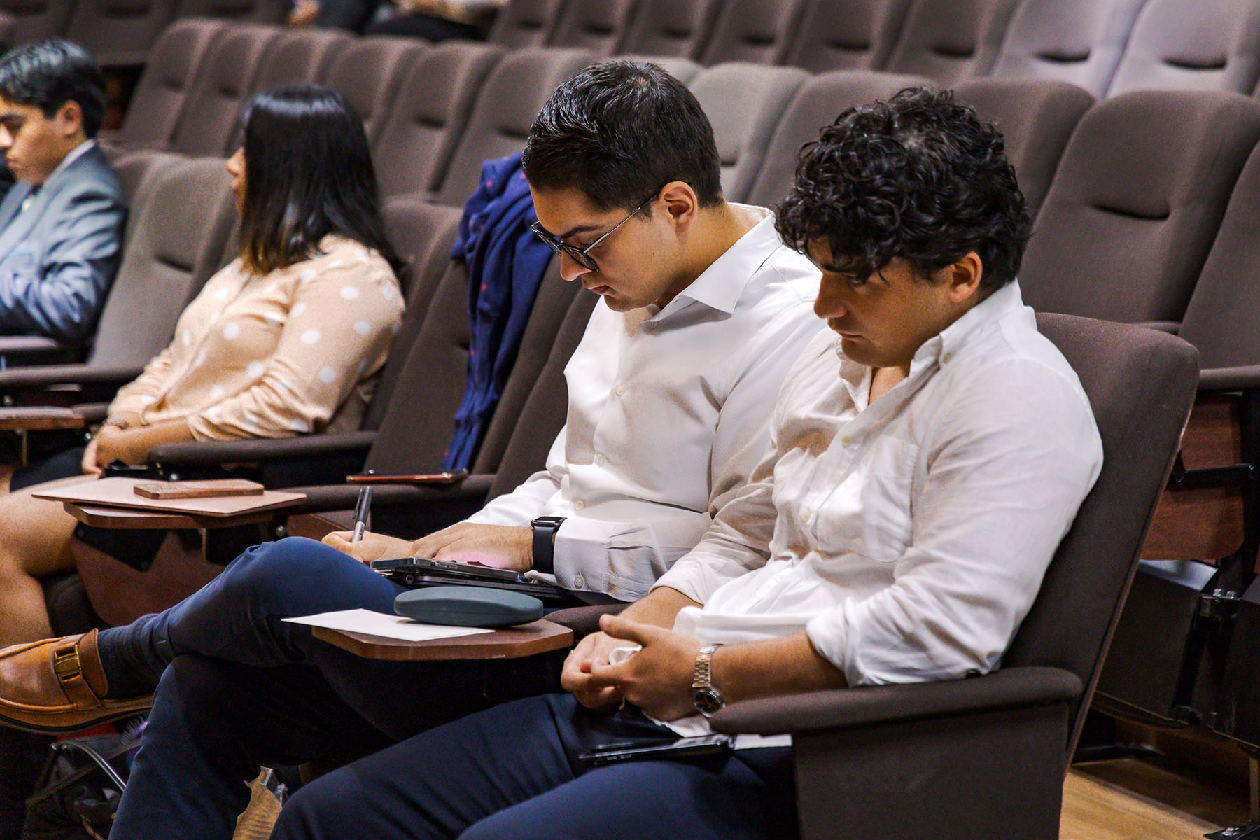 8 / 11 - Alumnos de la Escuela de Derecho Presentan el Foro Ética Profesional del Abogado