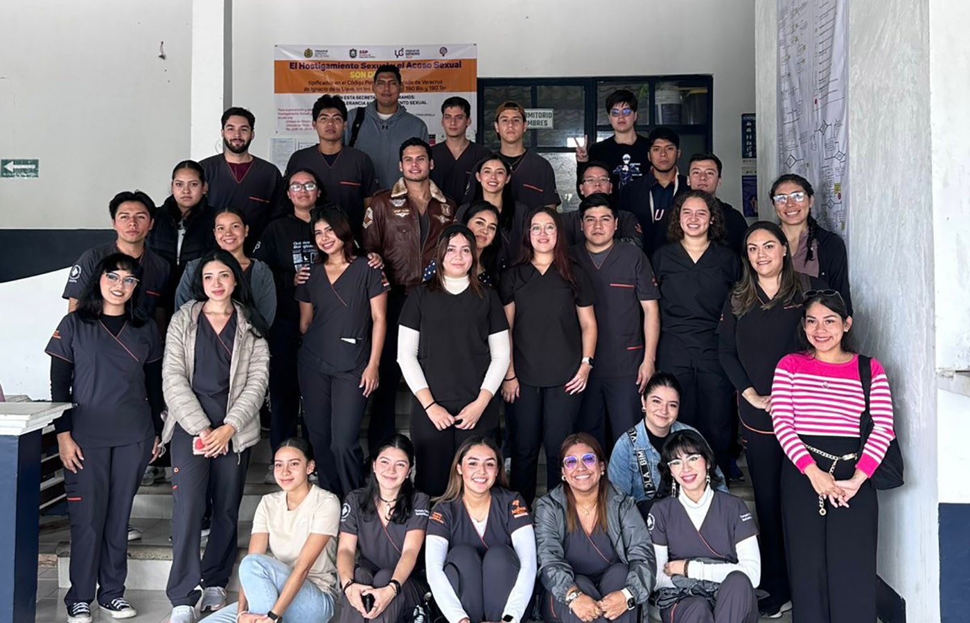 10 / 10 - Alumnos de Fisioterapia y Rehabilitación Asisten a una Demostración de Equinoterapia