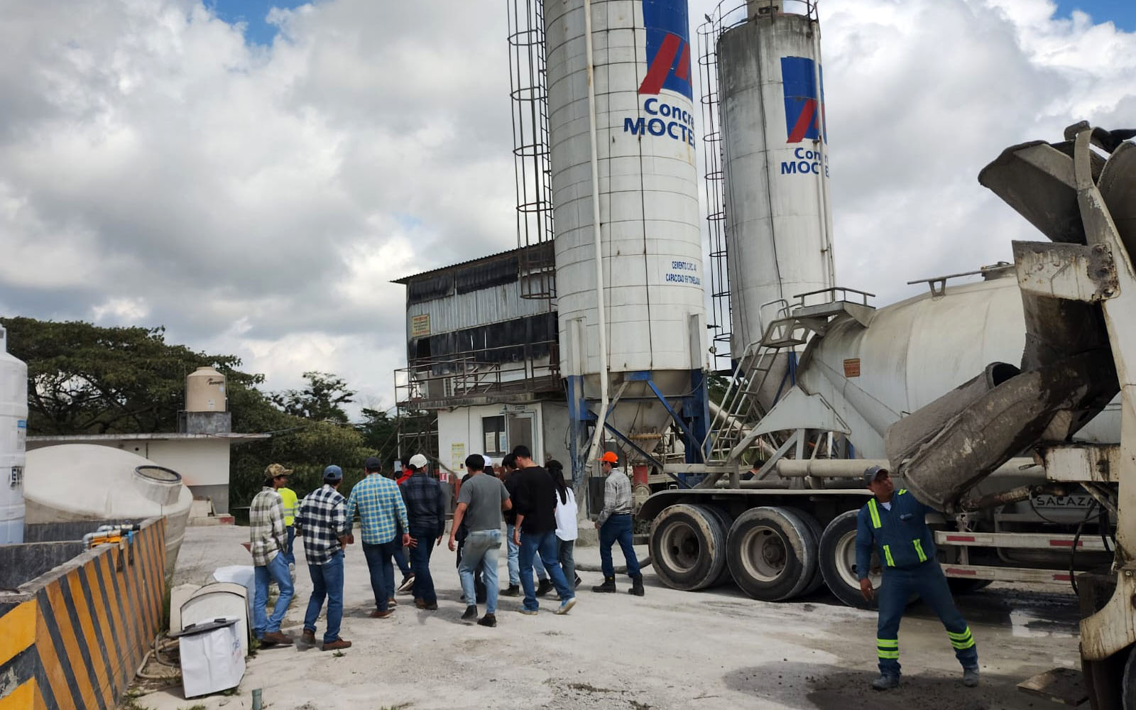 3 / 6 - Alumnos de Ingeniería Civil Visitan la Planta de Producción de Concreto Prisma