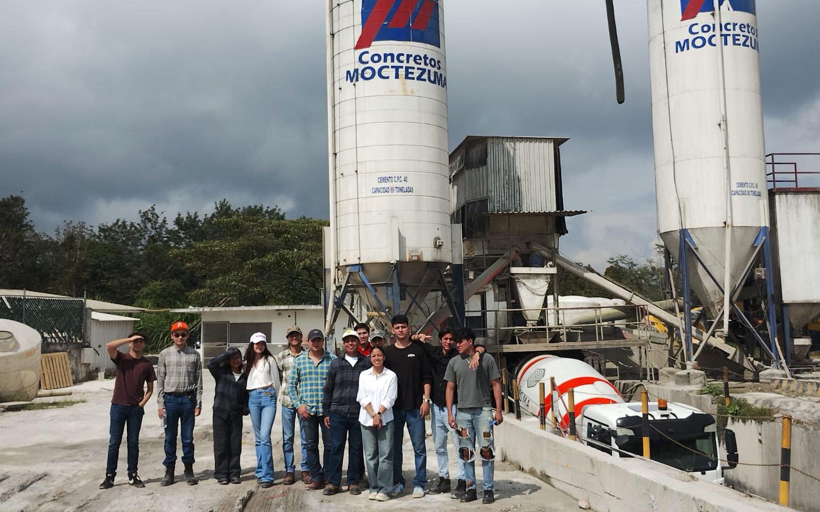 6 / 6 - Alumnos de Ingeniería Civil Visitan la Planta de Producción de Concreto Prisma