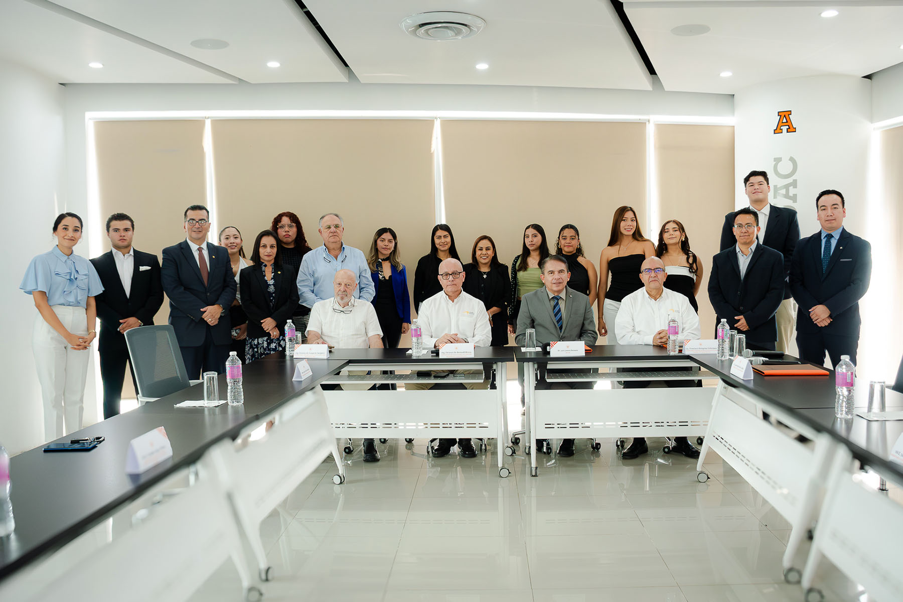 21 / 57 - Firma de Convenio con Asociación de Avicultores de Córdoba y Laboratorio Cordobés de Diagnóstico Pecuario