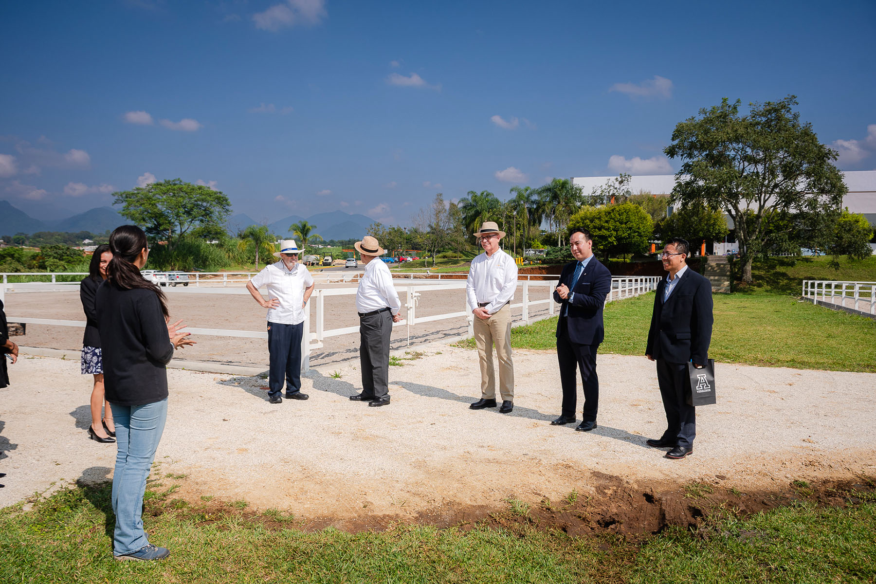 53 / 57 - Firma de Convenio con Asociación de Avicultores de Córdoba y Laboratorio Cordobés de Diagnóstico Pecuario