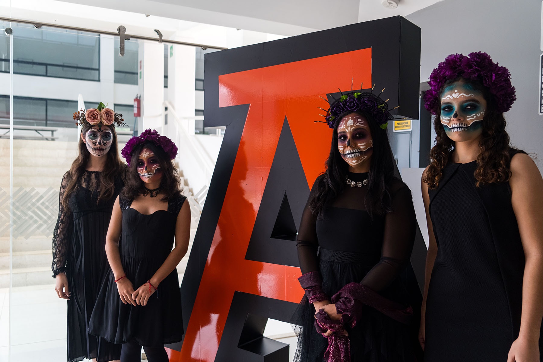 1 / 30 - Festín de Día de Muertos de Posgrados