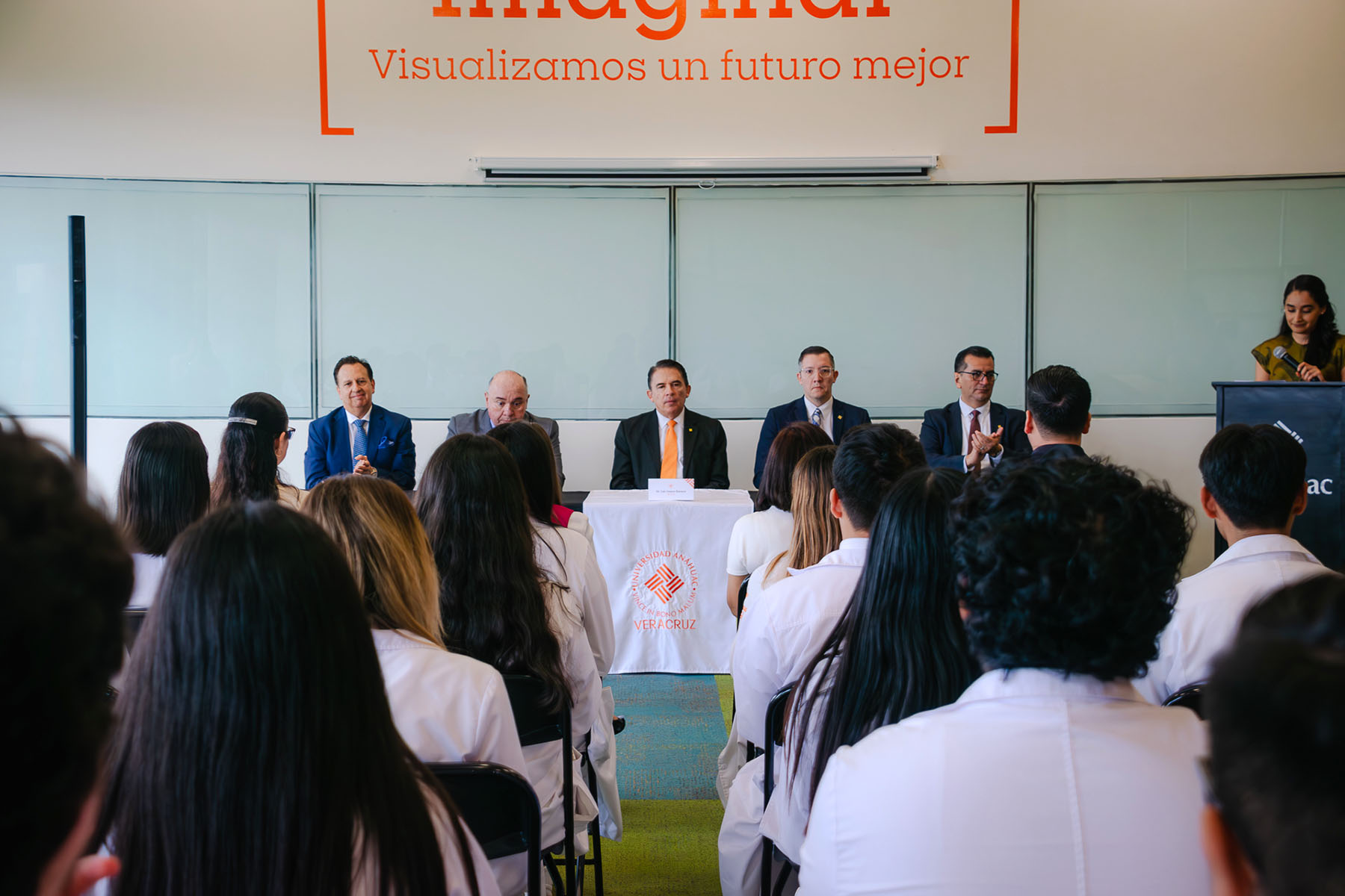 1 / 21 - Memorable Homenaje al Dr. Miguel Velázquez Carrillo en el Marco del Día del Médico