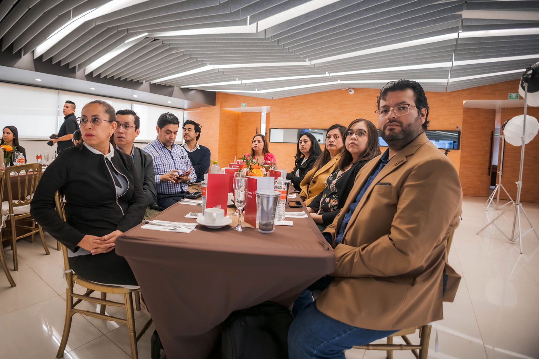 11 / 70 - La Meta Está Cerca: Clausura de la Maestría en Economía y Negocios para Grupo Chedraui