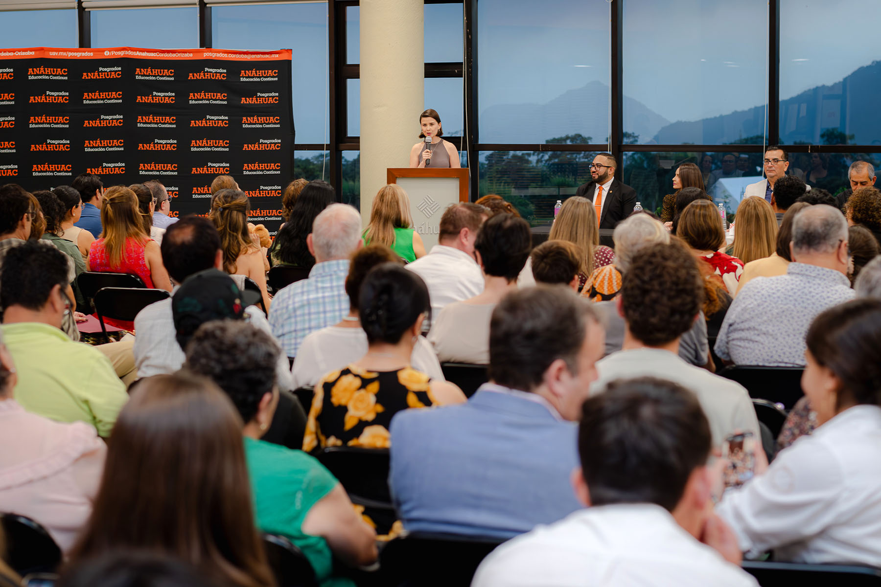 40 / 76 - Clausura de los Diplomados en Desarrollo Integral, en Duelo y Resiliencia y en Diseño de Espacios Exteriores