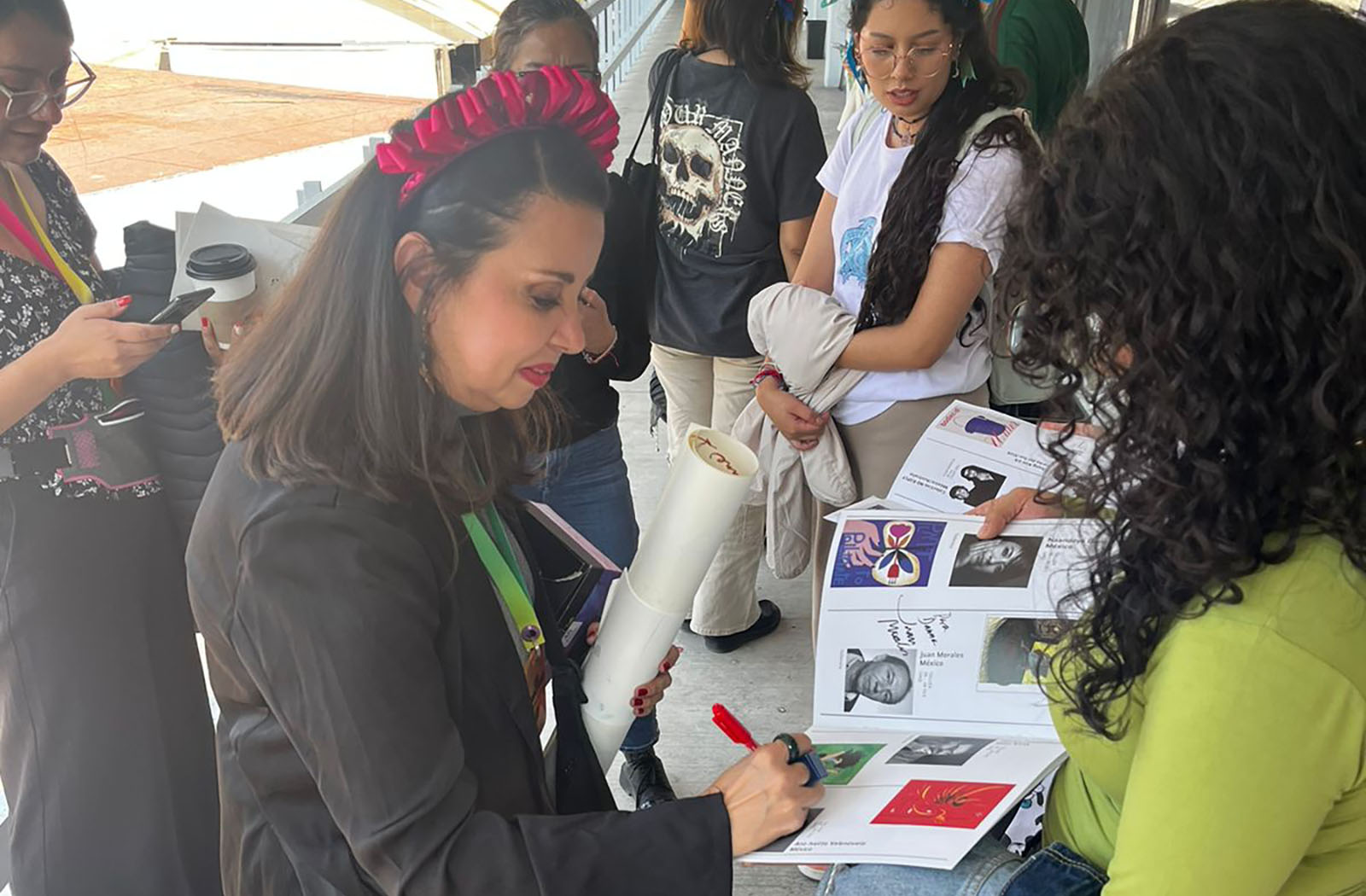 7 / 19 - Estudiantes de Diseño Gráfico en el Encuentro Ecos Creativos de la Bienal Internacional de Cartel en Querétaro