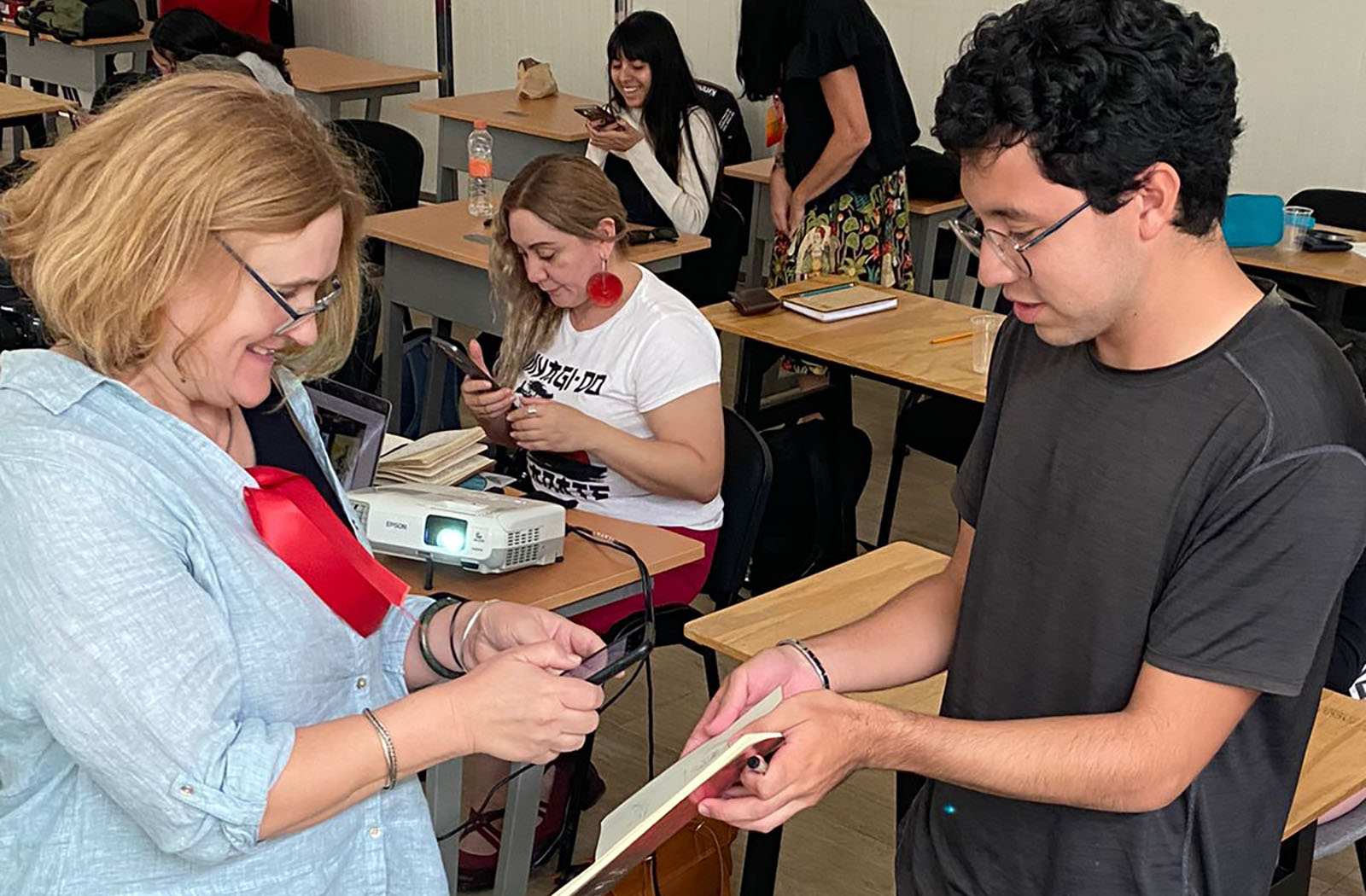 8 / 19 - Estudiantes de Diseño Gráfico en el Encuentro Ecos Creativos de la Bienal Internacional de Cartel en Querétaro