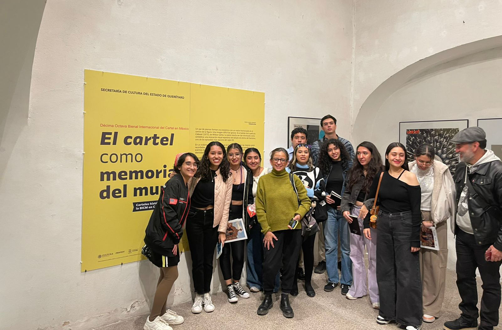 12 / 19 - Estudiantes de Diseño Gráfico en el Encuentro Ecos Creativos de la Bienal Internacional de Cartel en Querétaro