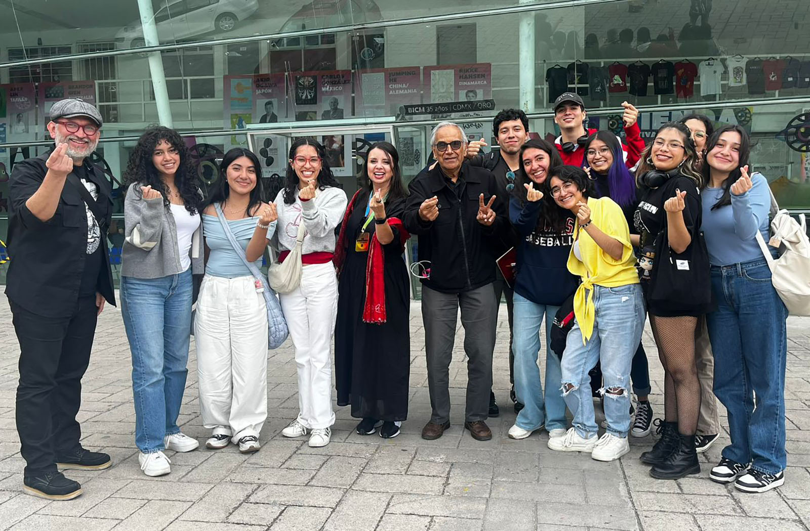 19 / 19 - Estudiantes de Diseño Gráfico en el Encuentro Ecos Creativos de la Bienal Internacional de Cartel en Querétaro