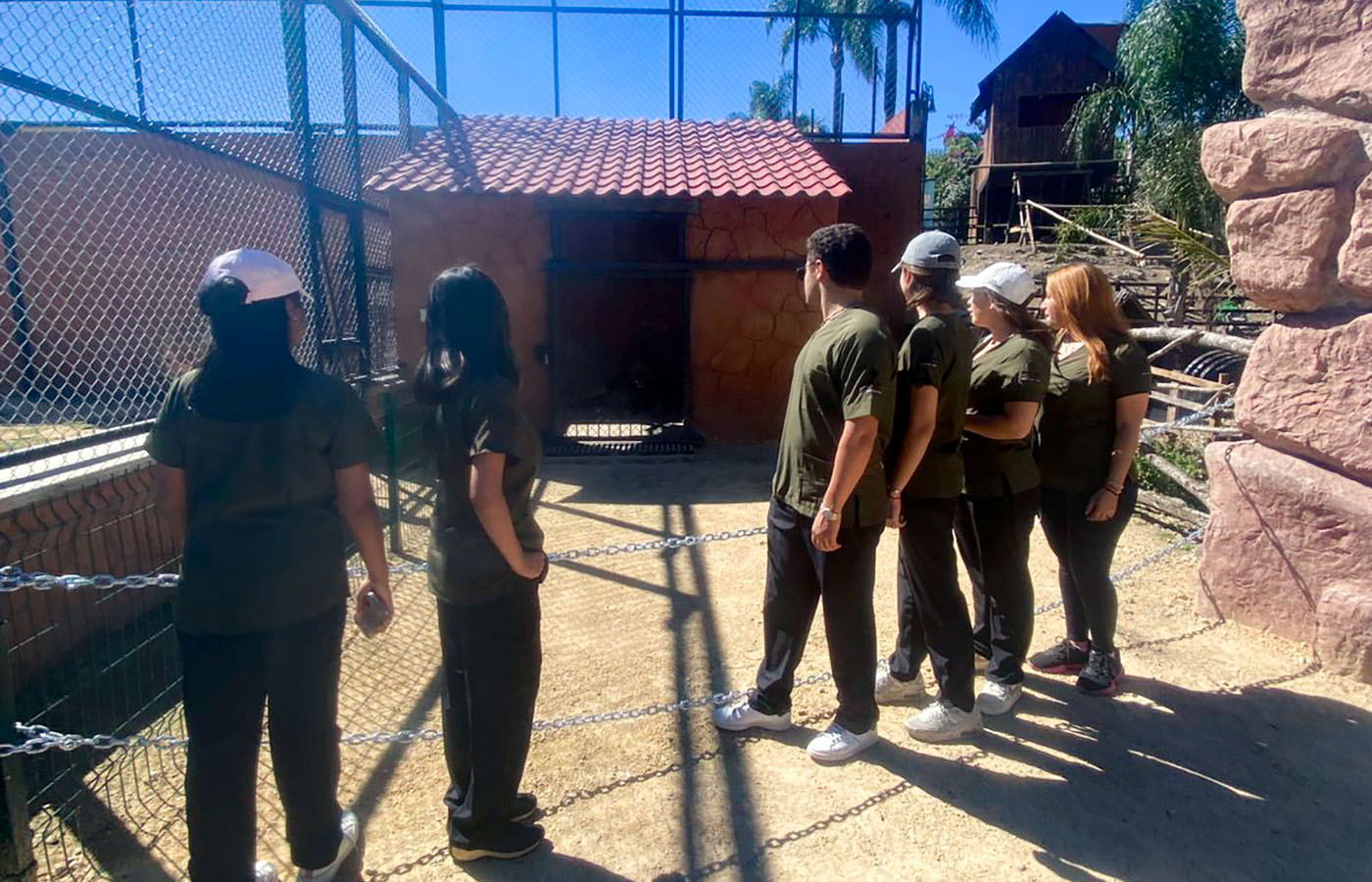 2 / 7 - Estudiantes de Medicina Veterinaria y Zootecnia Visitan la UMA en Orizaba