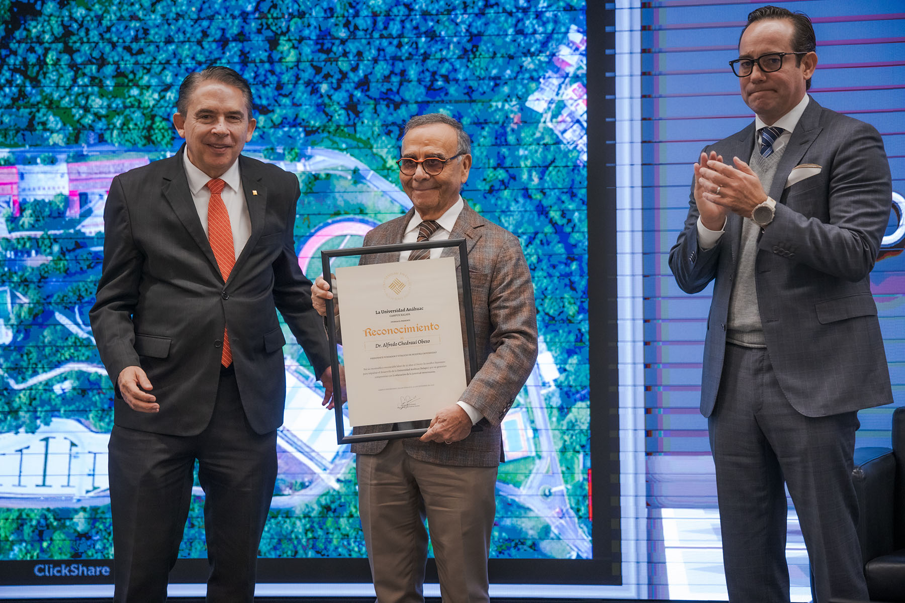 37 / 82 - Homenaje al Dr. Alfredo Chedraui Obeso, Presidente Fundador y Vitalicio de Nuestra Universidad