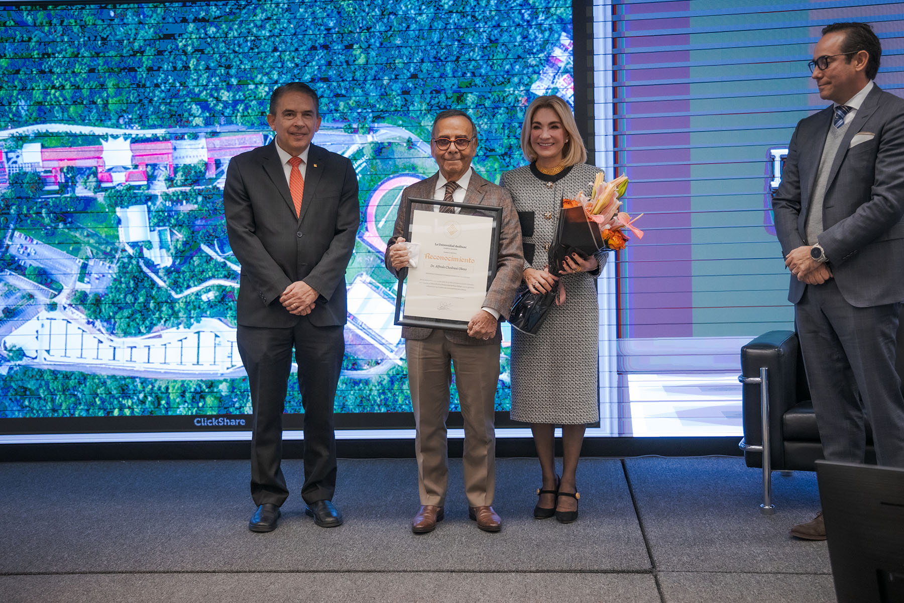 40 / 82 - Homenaje al Dr. Alfredo Chedraui Obeso, Presidente Fundador y Vitalicio de Nuestra Universidad