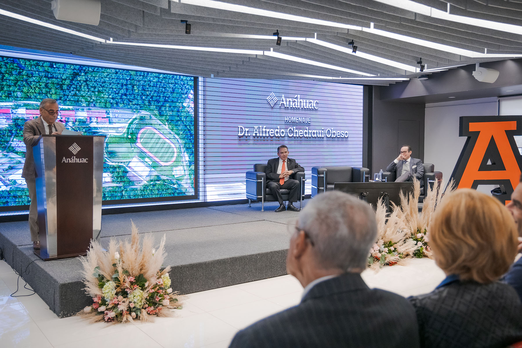 52 / 82 - Homenaje al Dr. Alfredo Chedraui Obeso, Presidente Fundador y Vitalicio de Nuestra Universidad