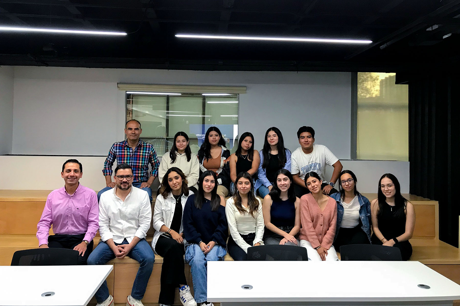 2 / 4 - Visita a IAB, Nielsen y Kantar por Estudiantes de Mercadotecnia Estratégica