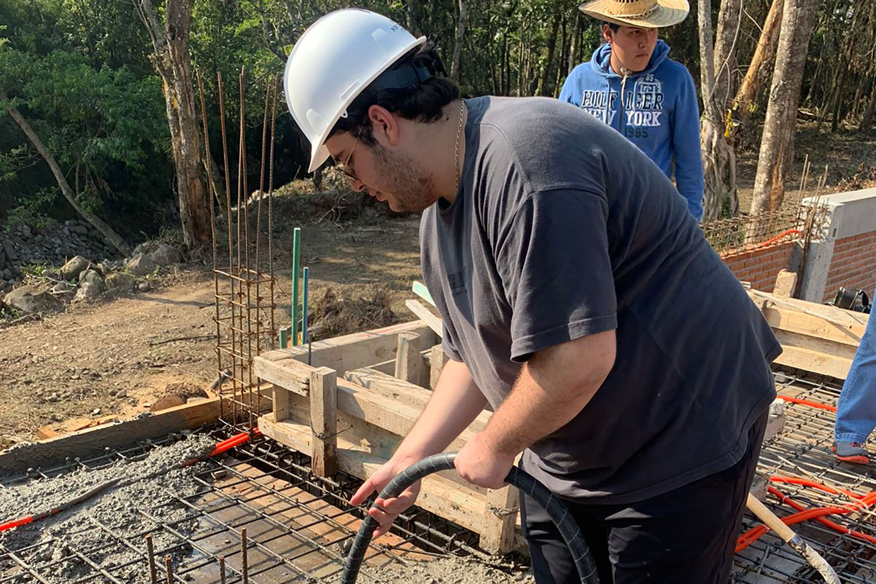 2 / 5 - Inmersión Temprana en Obra: Estudiantes Refuerzan su Formación Práctica