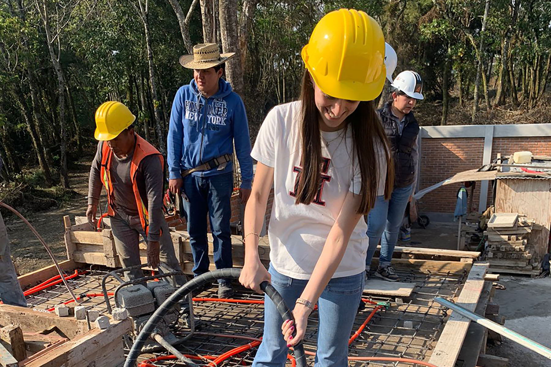 3 / 5 - Inmersión Temprana en Obra: Estudiantes Refuerzan su Formación Práctica