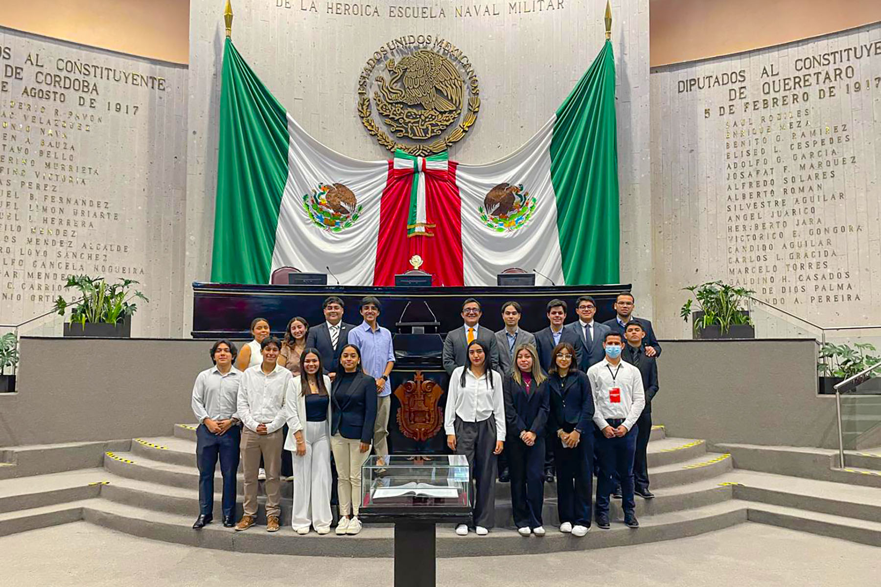 1 / 1 - Alumnos Visitan el Congreso del Estado de Veracruz