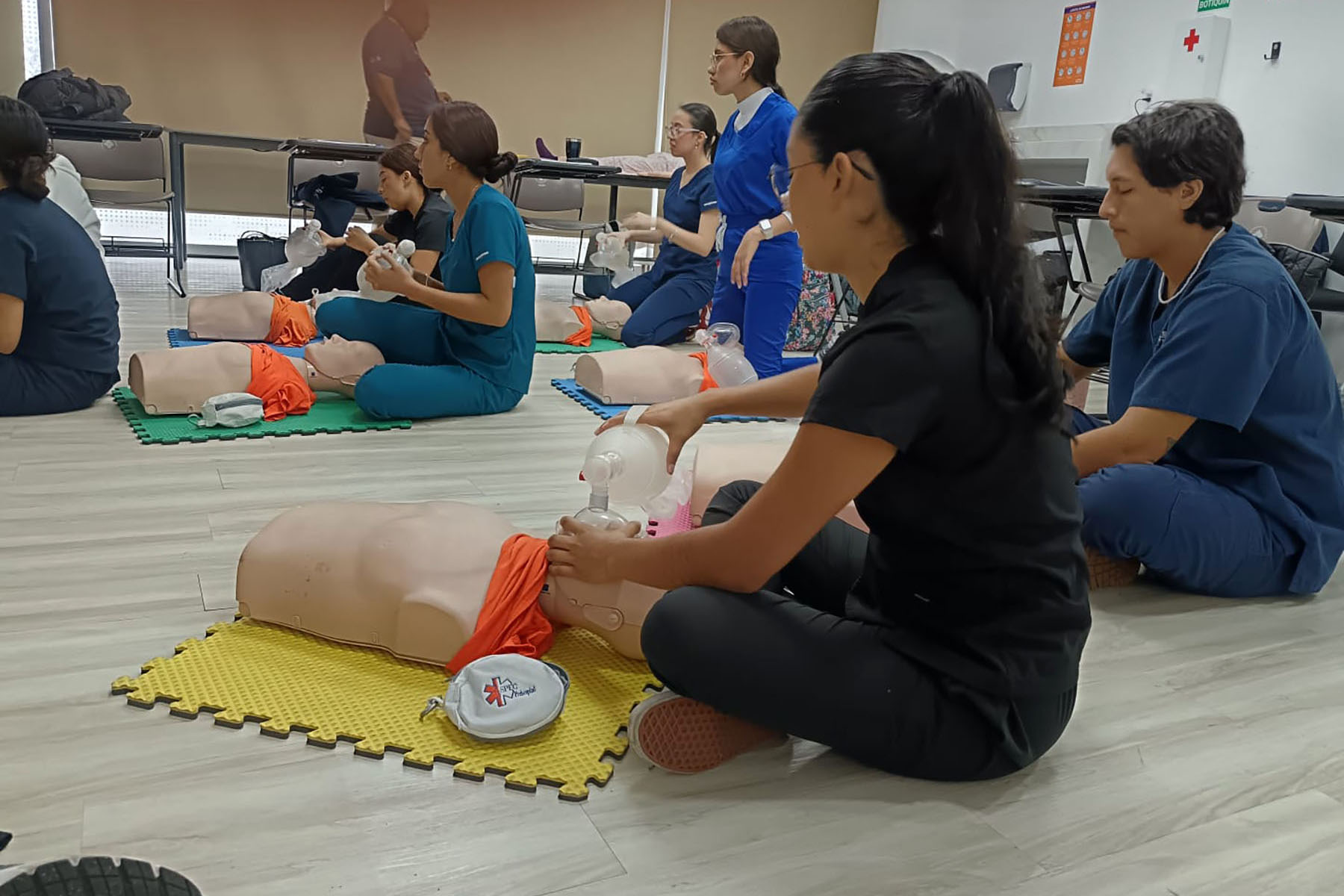 1 / 8 - Curso de Certificación Basic Life Support y Advanced Cardiovascular Life Support