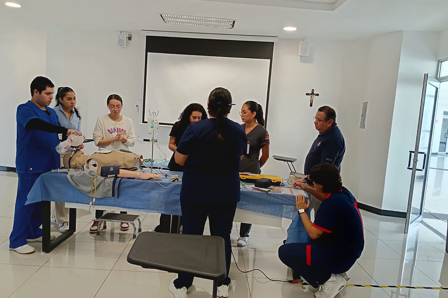 7 / 8 - Curso de Certificación Basic Life Support y Advanced Cardiovascular Life Support