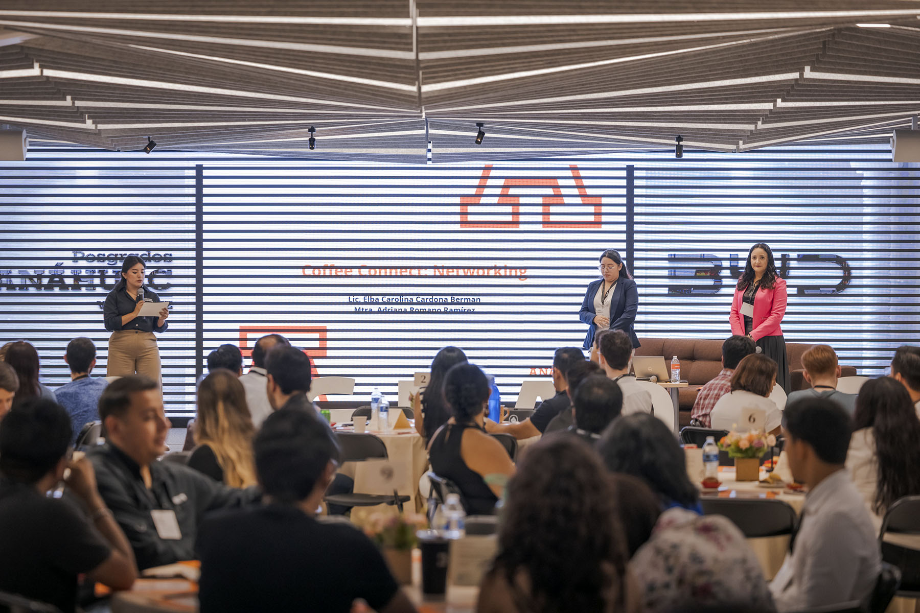 16 / 40 - Coffee Connect, Networking Exclusivo para Alumnos de Posgrados Edición 2025