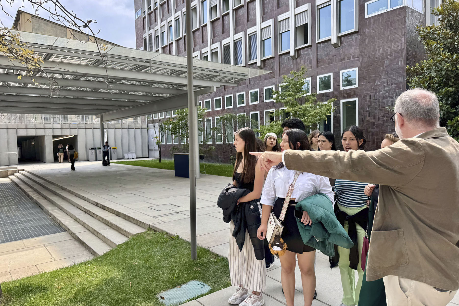7 / 15 - La Escuela de Arquitectura Visita el Politécnico de Milán 7 / 15 - La Escuela de Arquitectura Visita el Politécnico de Milán