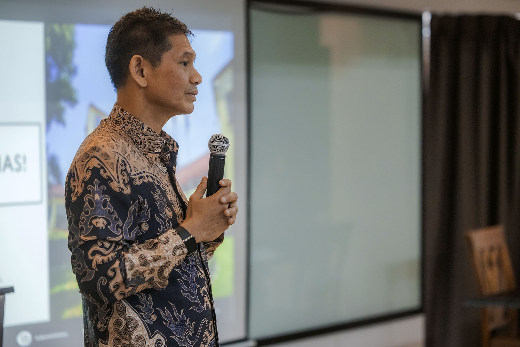 8 / 28 - Visita de la Embajada de Indonesia