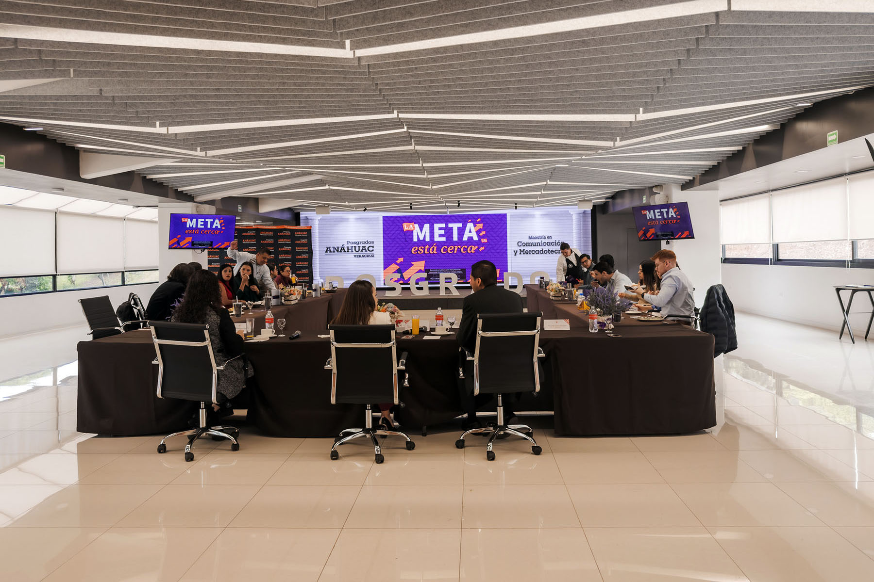 8 / 32 - La Meta Está Cerca: Clausura de la Maestría en Comunicación y Mercadotecnia