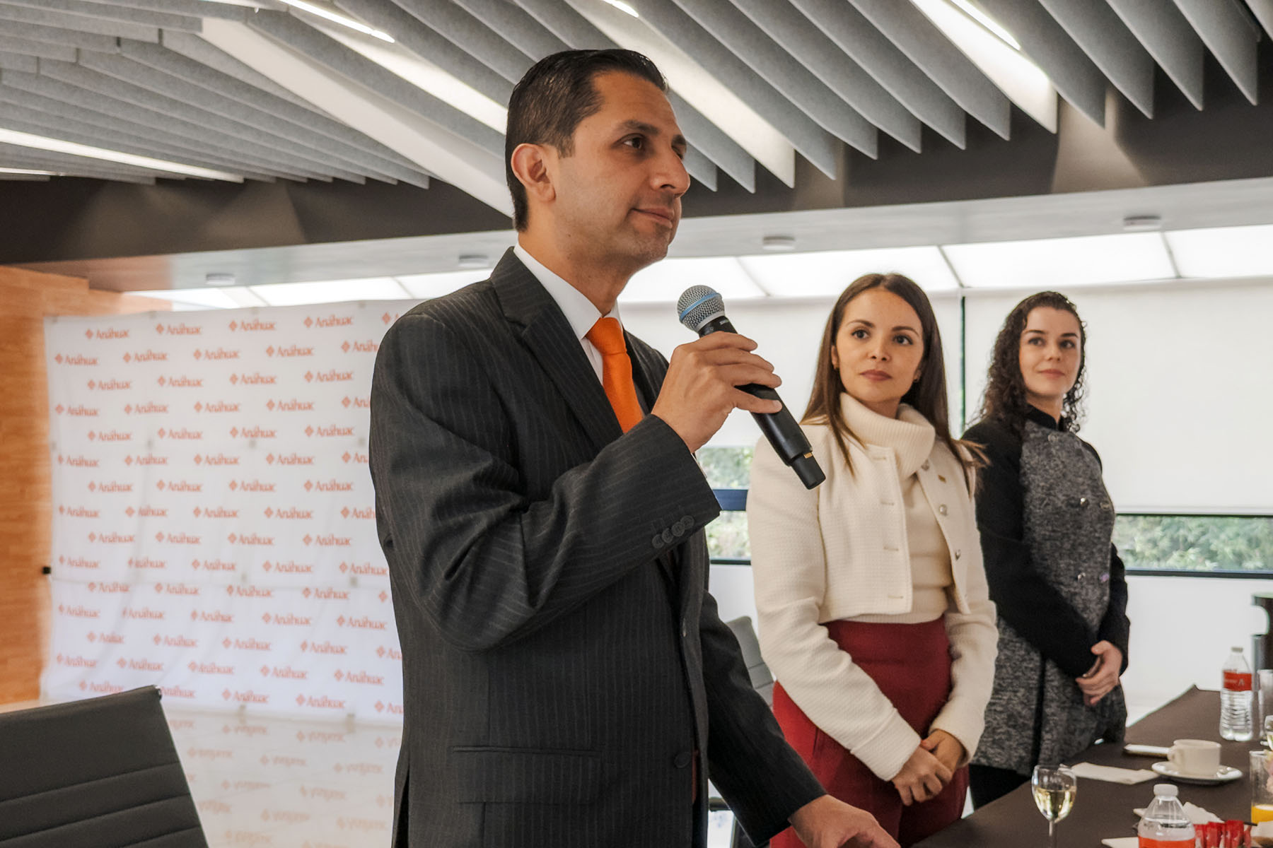 12 / 32 - La Meta Está Cerca: Clausura de la Maestría en Comunicación y Mercadotecnia