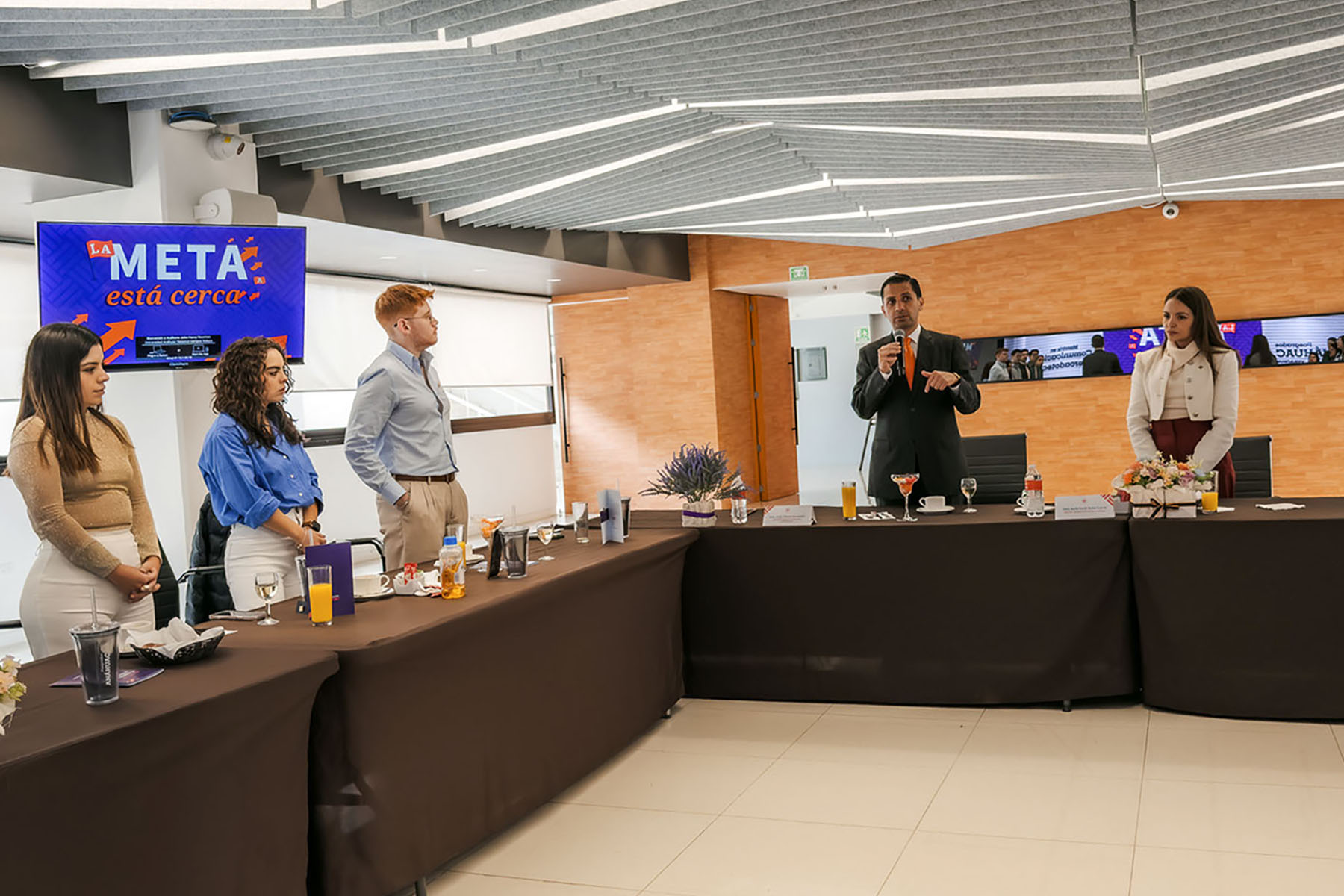 15 / 32 - La Meta Está Cerca: Clausura de la Maestría en Comunicación y Mercadotecnia
