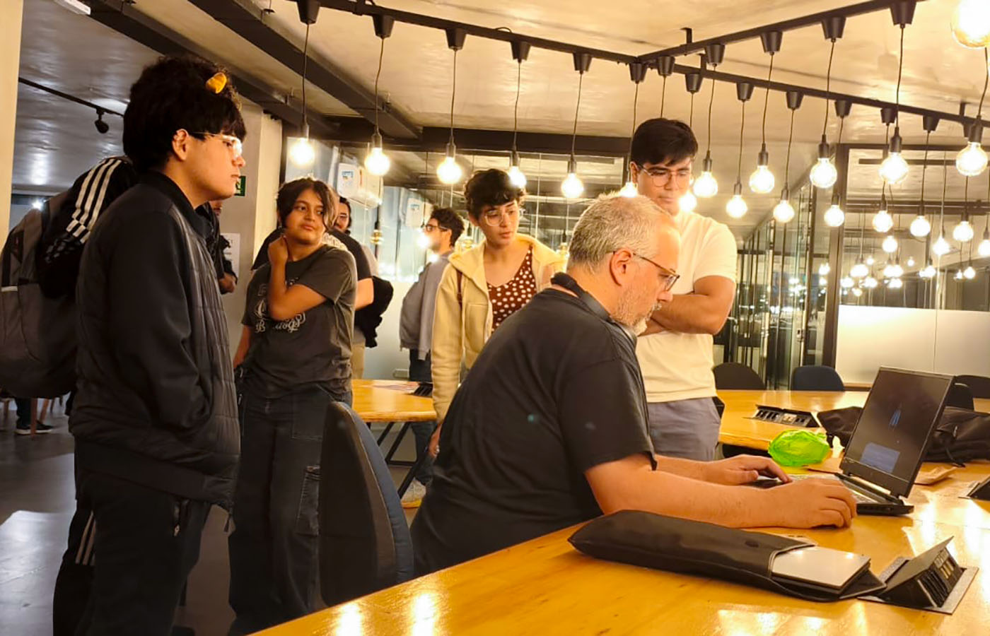 3 / 10 - Estudiantes de Animación Digital en la Final Global de la Game Jam Plus en Brasil