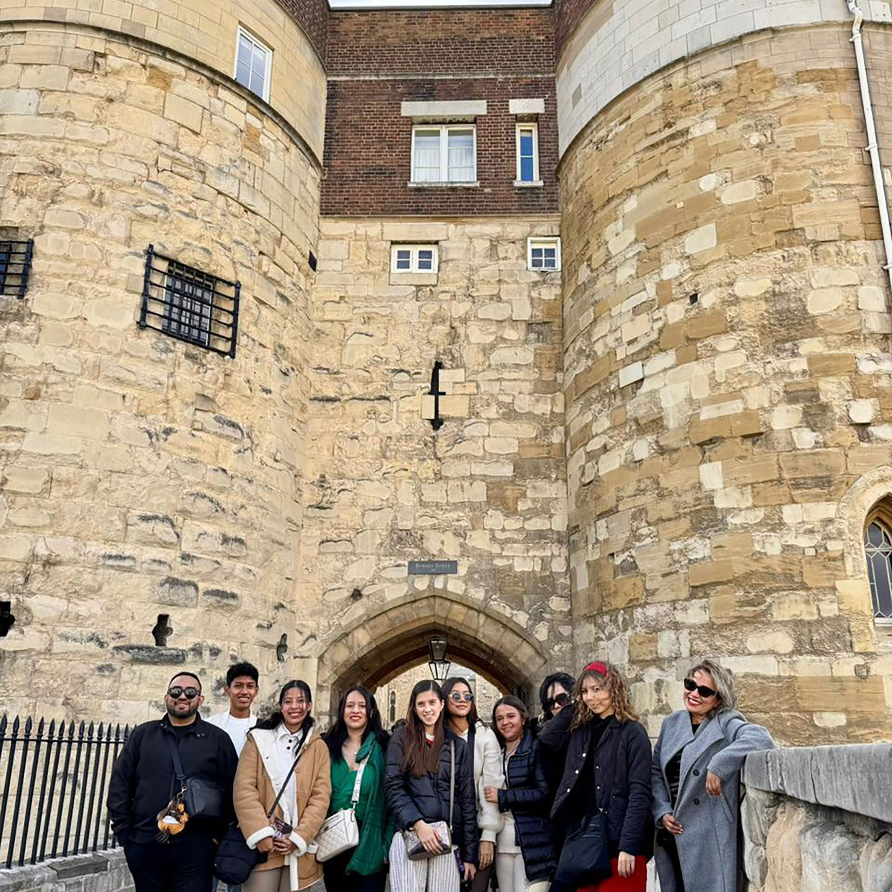 4 / 10 - Estudiante Realiza Viaje Académico al Corazón del Diseño Europeo 4 / 10 - Estudiante Realiza Viaje Académico al Corazón del Diseño Europeo
