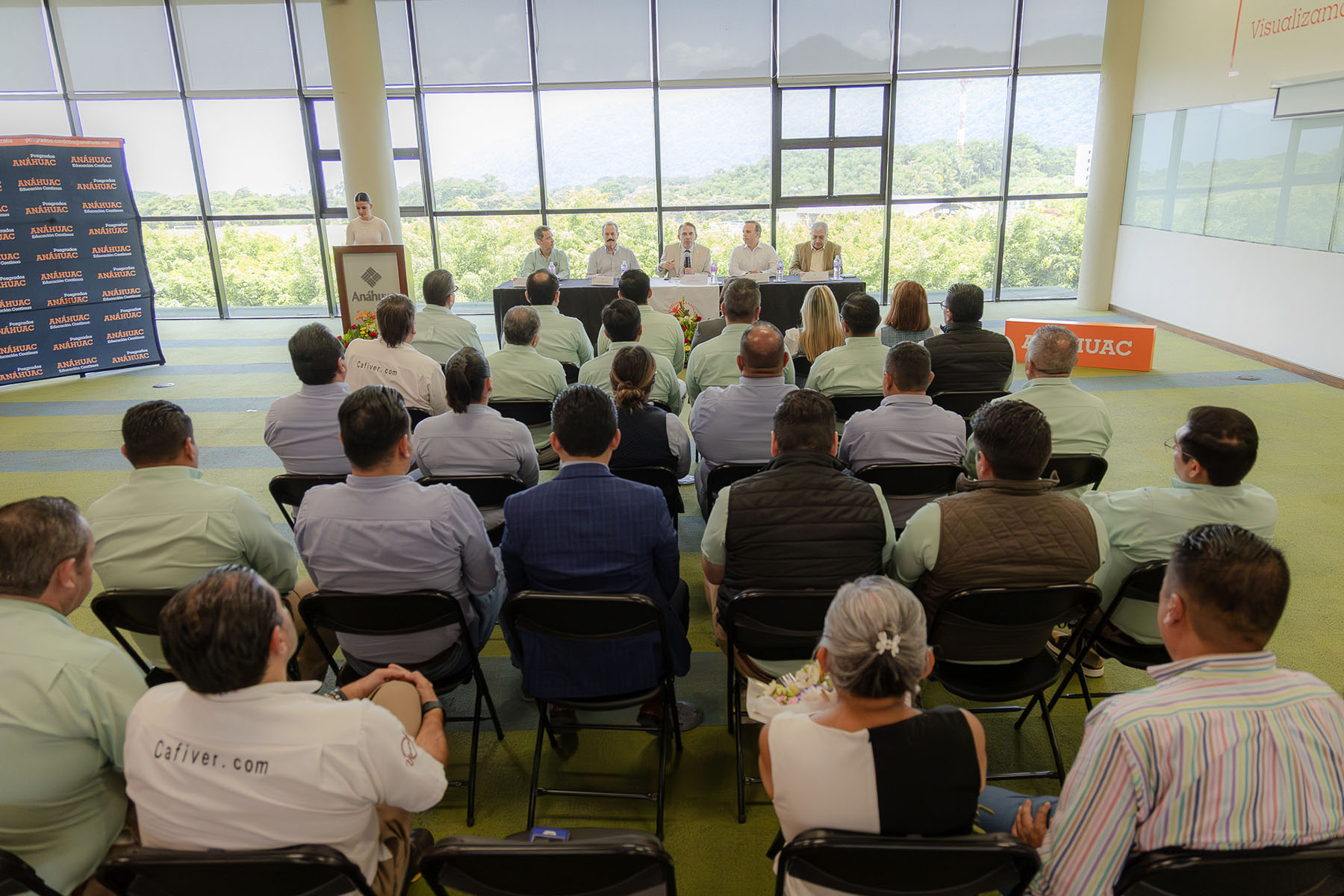 1 / 44 - Ceremonia de Clausura del Diplomado en Liderazgo y Desarrollo Gerencial