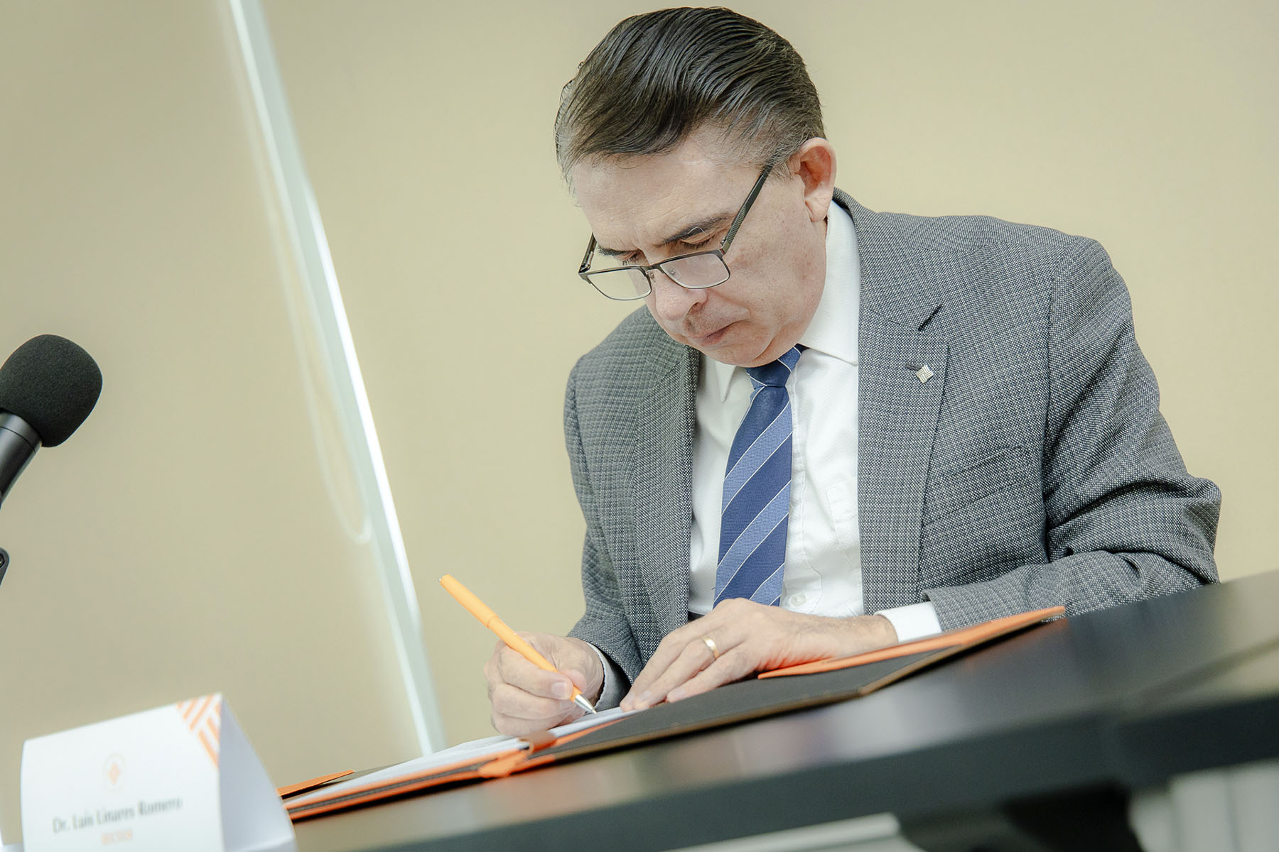 9 / 16 - Firma de Convenio con Xiimbal Weetel A.C.