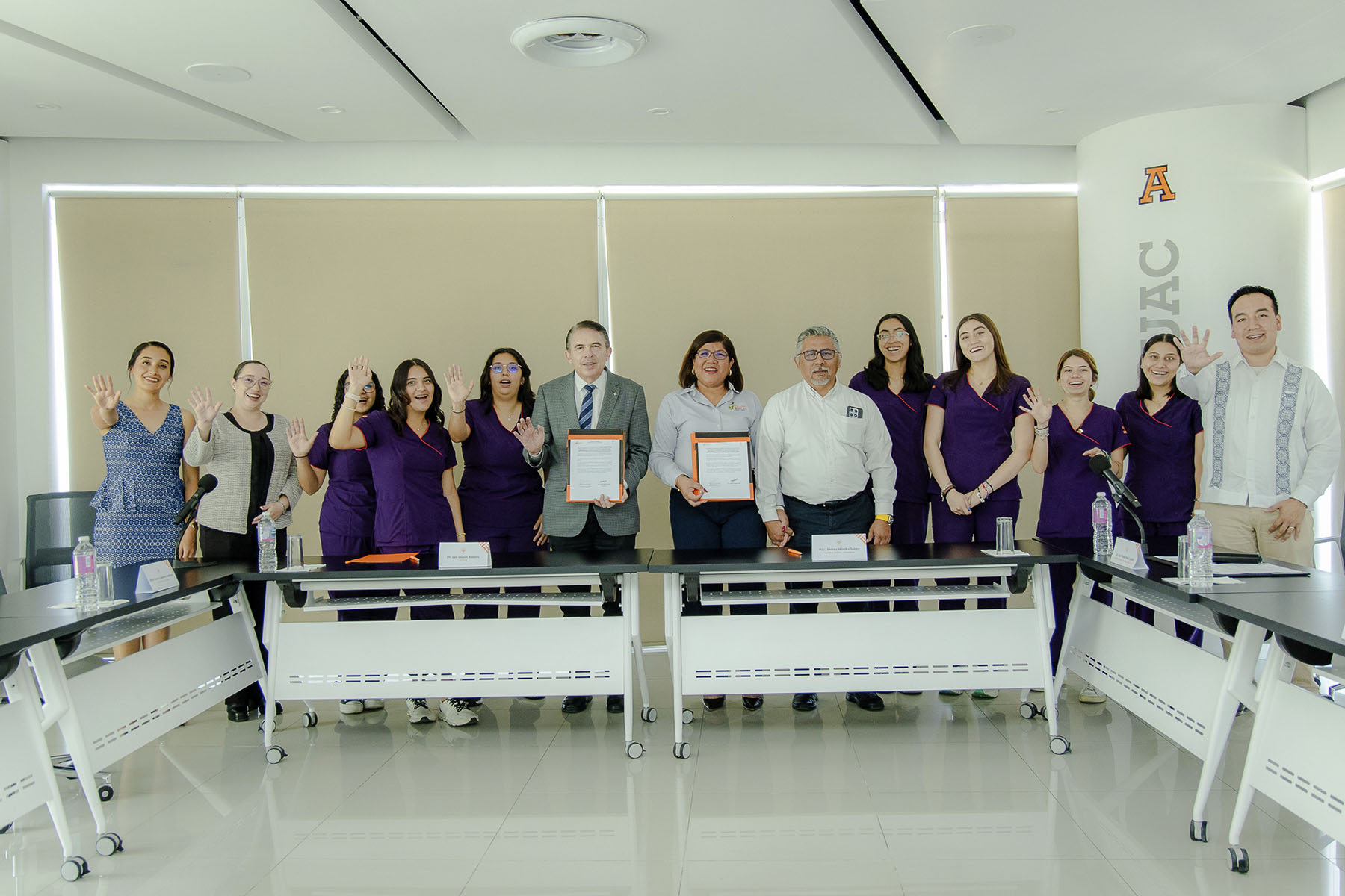 13 / 16 - Firma de Convenio con Xiimbal Weetel A.C.