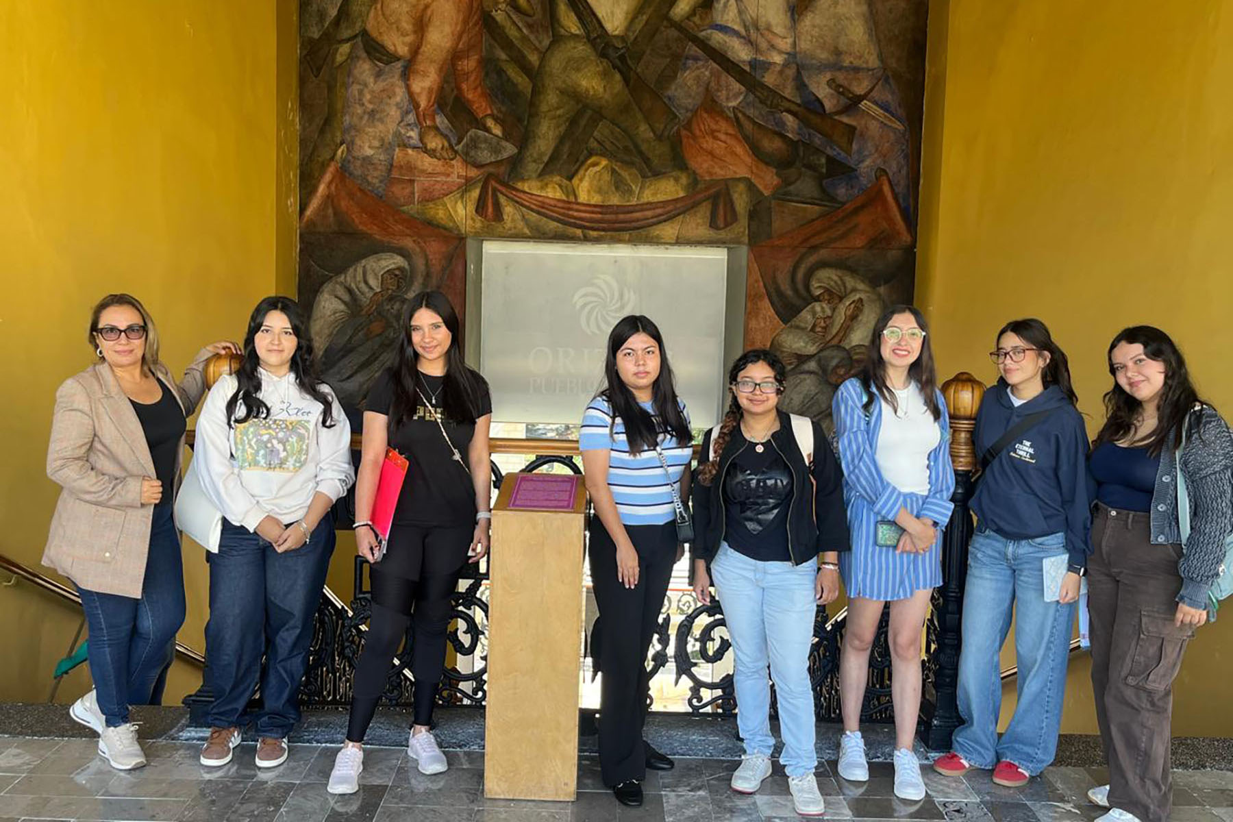 1 / 12 - Iniciamos con Creatividad y Arte una Nueva Generación en la Escuela de Diseño 1 / 12 - Iniciamos con Creatividad y Arte una Nueva Generación en la Escuela de Diseño