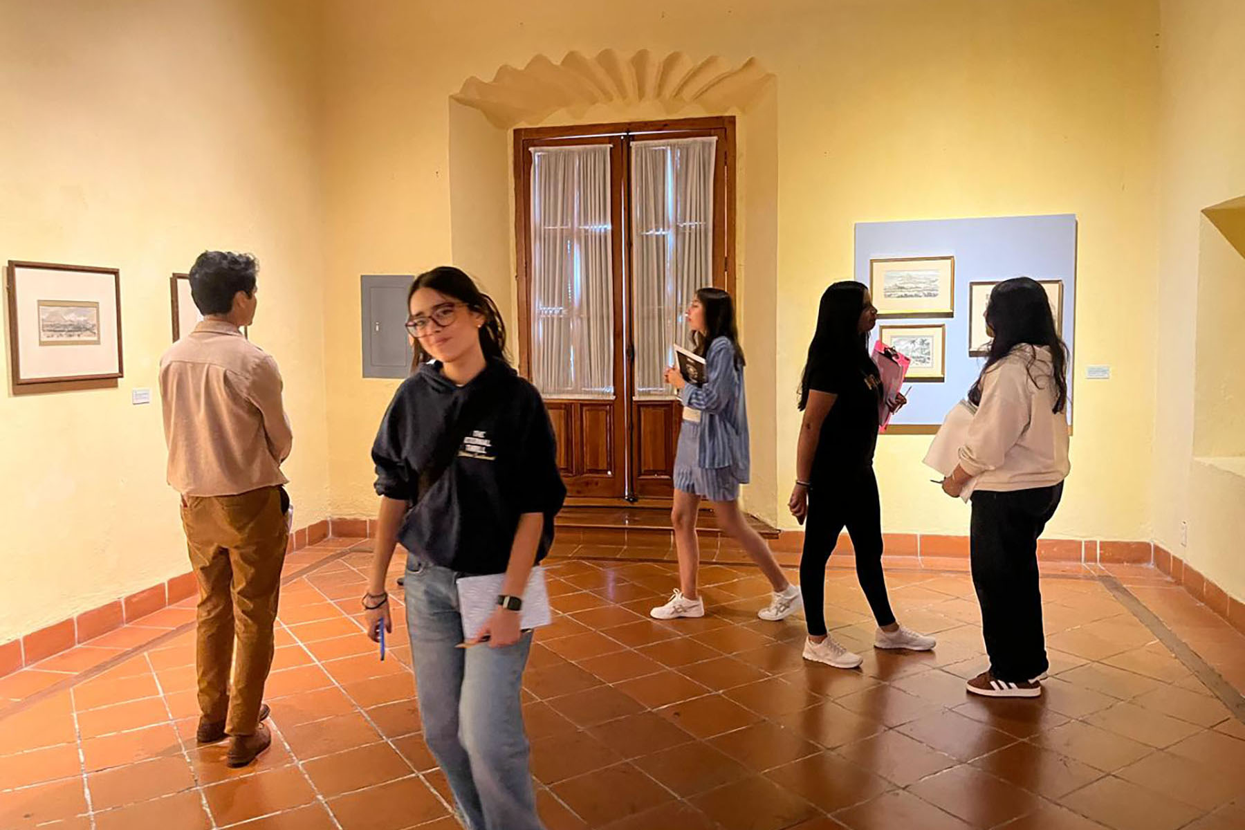 10 / 12 - Iniciamos con Creatividad y Arte una Nueva Generación en la Escuela de Diseño 10 / 12 - Iniciamos con Creatividad y Arte una Nueva Generación en la Escuela de Diseño