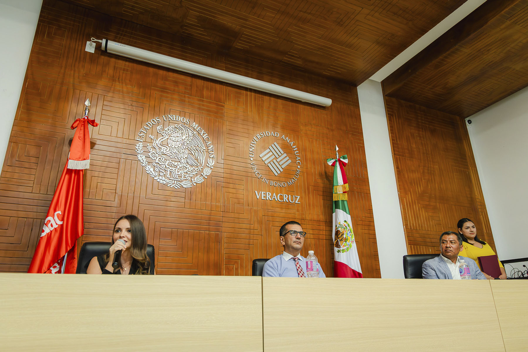 2 / 22 - Bienvenida de la Maestría en Economía y Negocios III 2 / 22 - Bienvenida de la Maestría en Economía y Negocios III