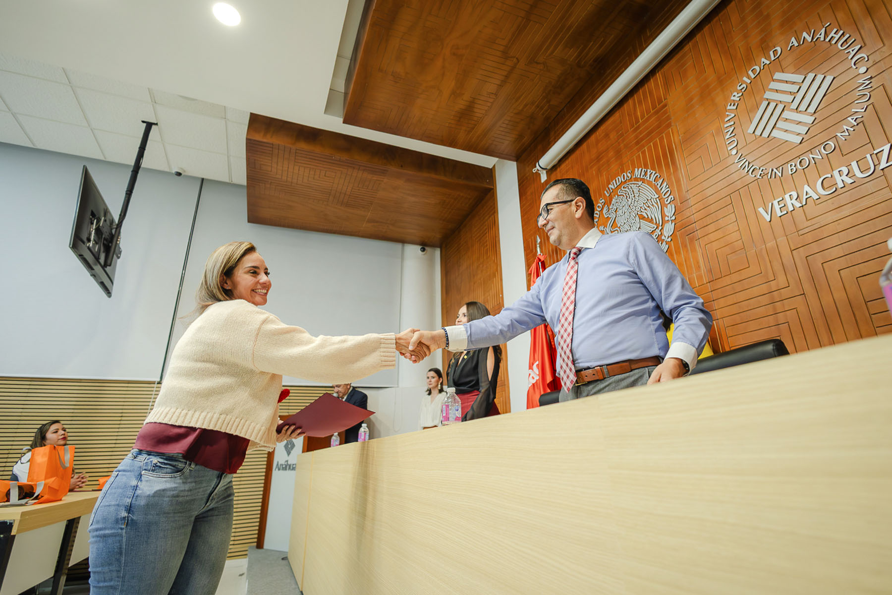 13 / 22 - Bienvenida de la Maestría en Economía y Negocios III 13 / 22 - Bienvenida de la Maestría en Economía y Negocios III