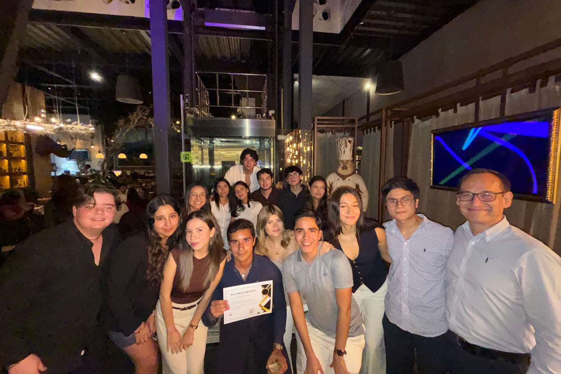 1 / 4 - Cena de Bienvenida de la Licenciatura en Derecho 1 / 4 - Cena de Bienvenida de la Licenciatura en Derecho