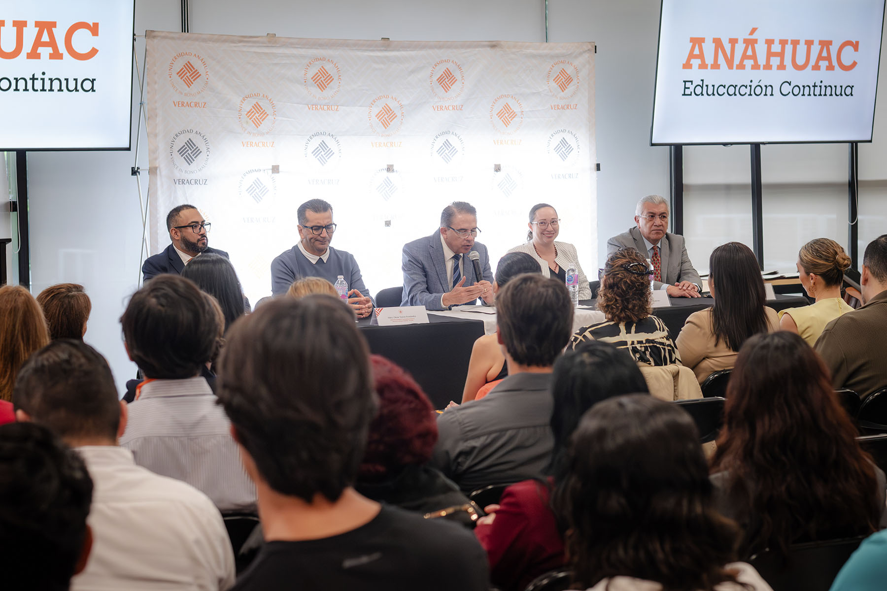 23 / 76 - Ceremonia de Clausura de Diplomados 23 / 76 - Ceremonia de Clausura de Diplomados